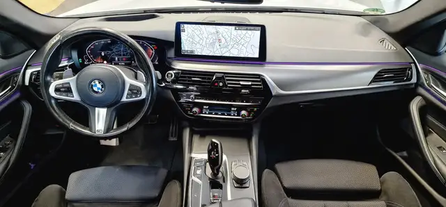 BMW 5 Series view 11