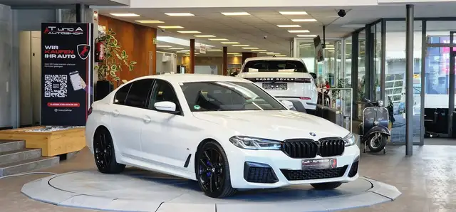 BMW 5 Series view 3