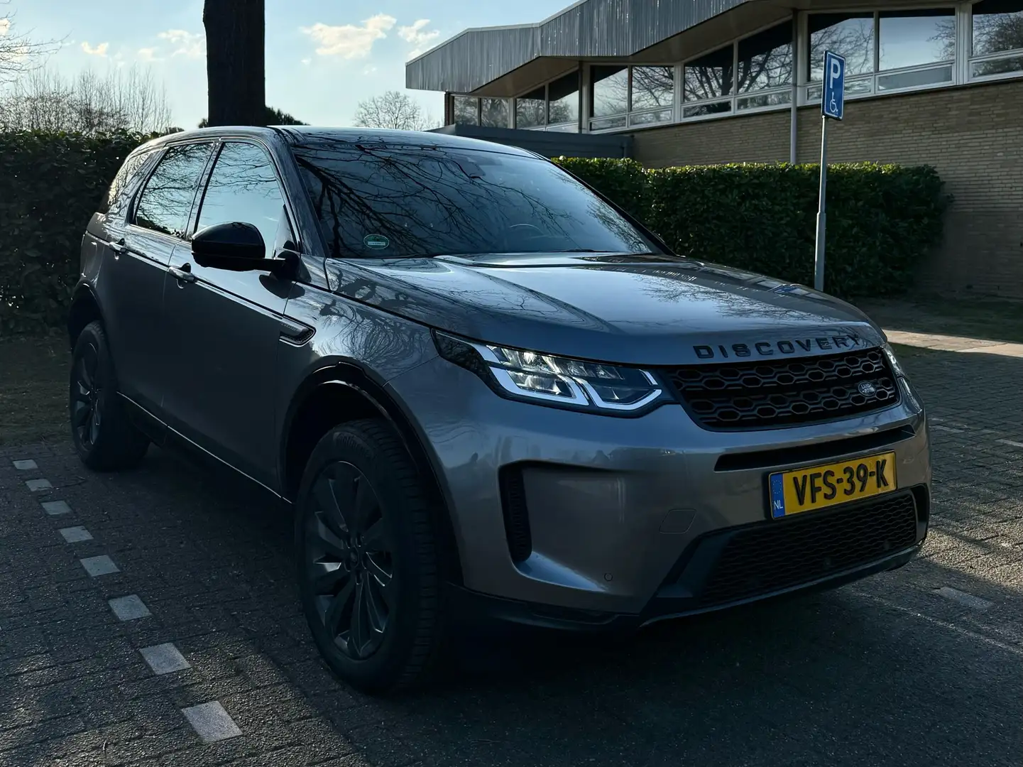 Land Rover Discovery Sport 2.0 D150 SE Šedá - 2