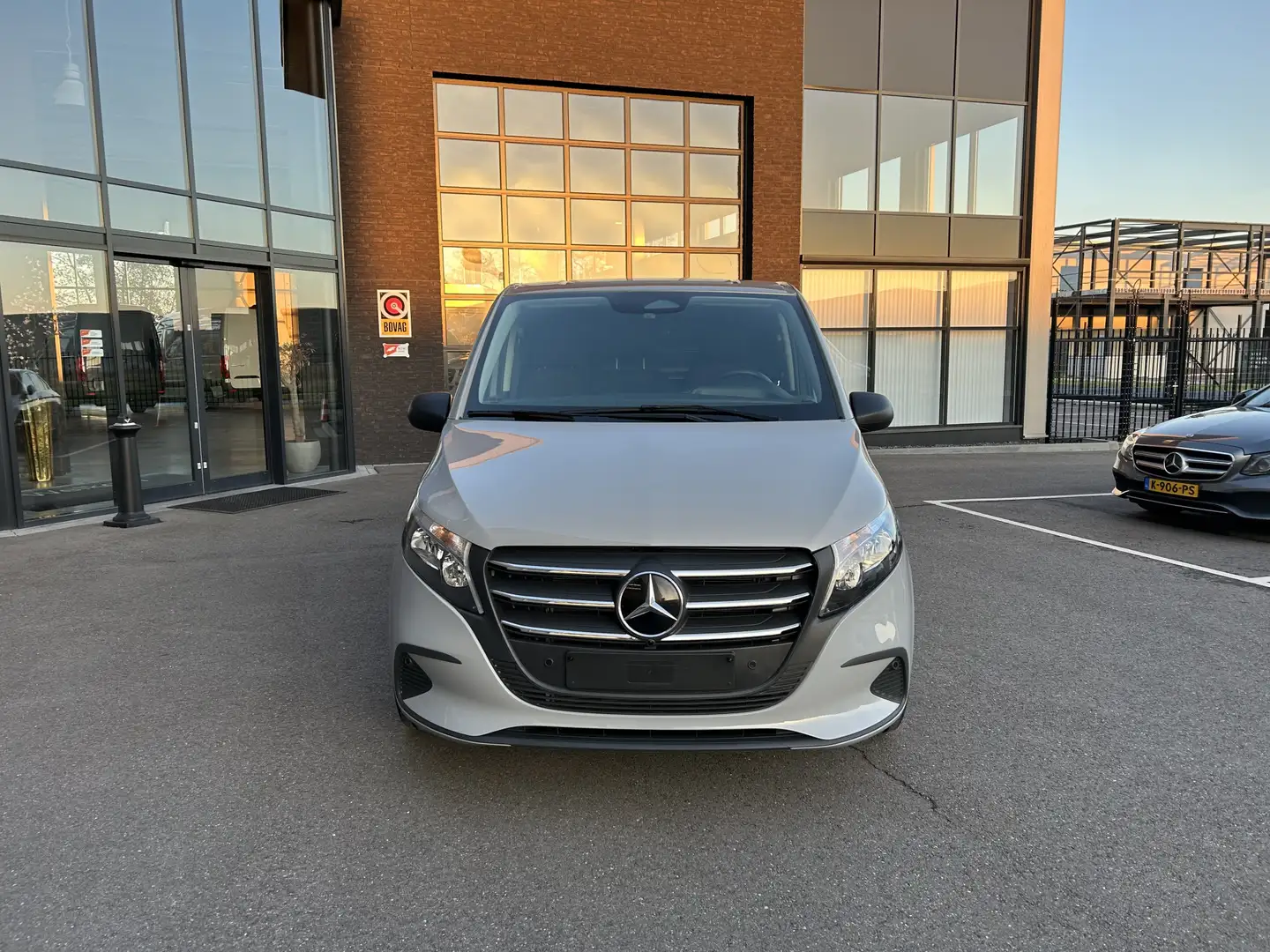 Mercedes-Benz Vito 116 CDI L2 Pro 2500KG Trekhaak / MBUX / Camera / N Gris - 2