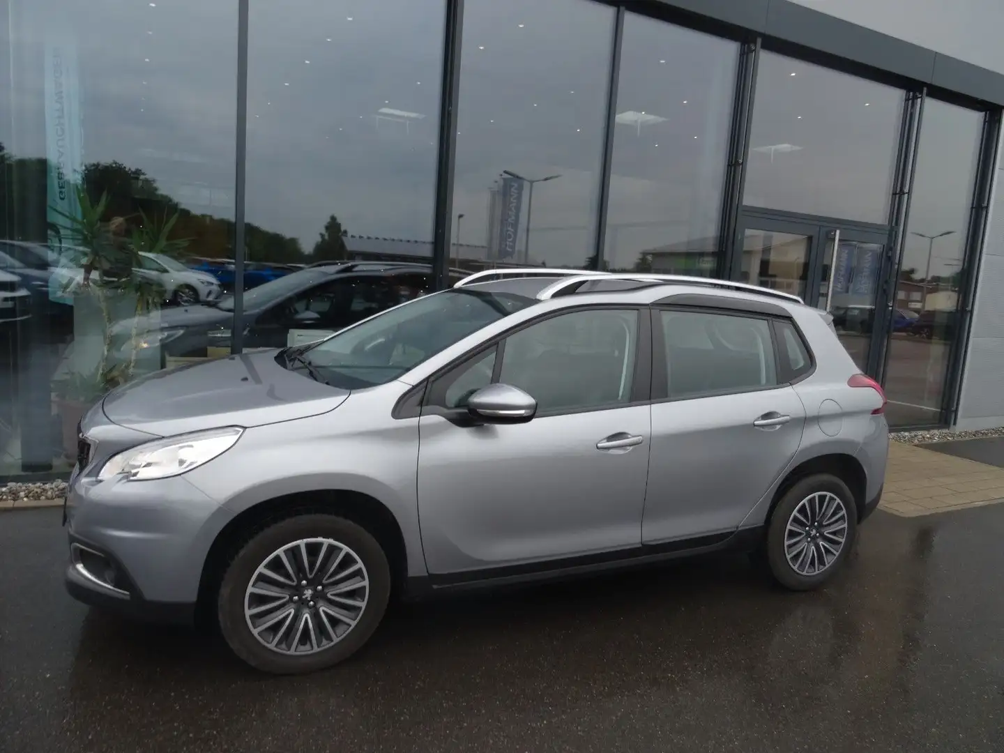 Peugeot 2008 Active PureTech 110 EAT6 Klima, SHZ, Kamera Gris - 2