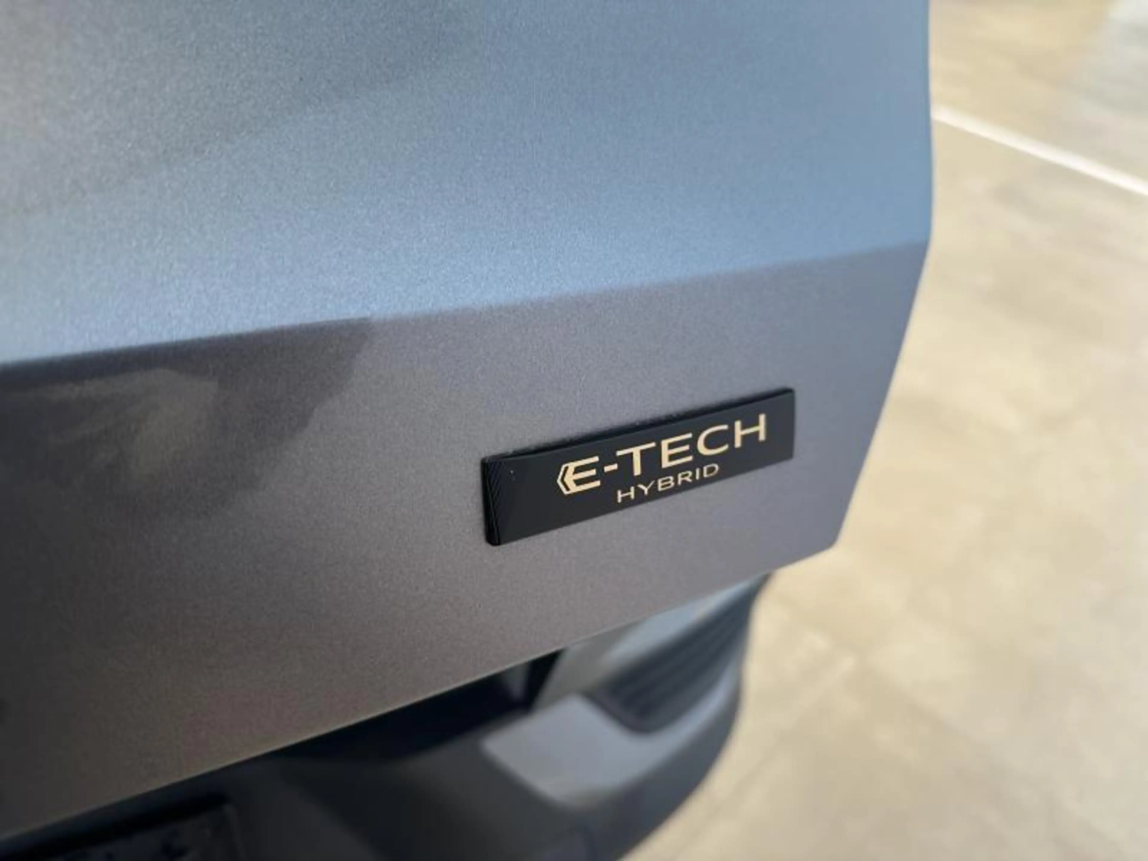 Renault Arkana 1.6 E-TECH MHEV Techno — photo 23