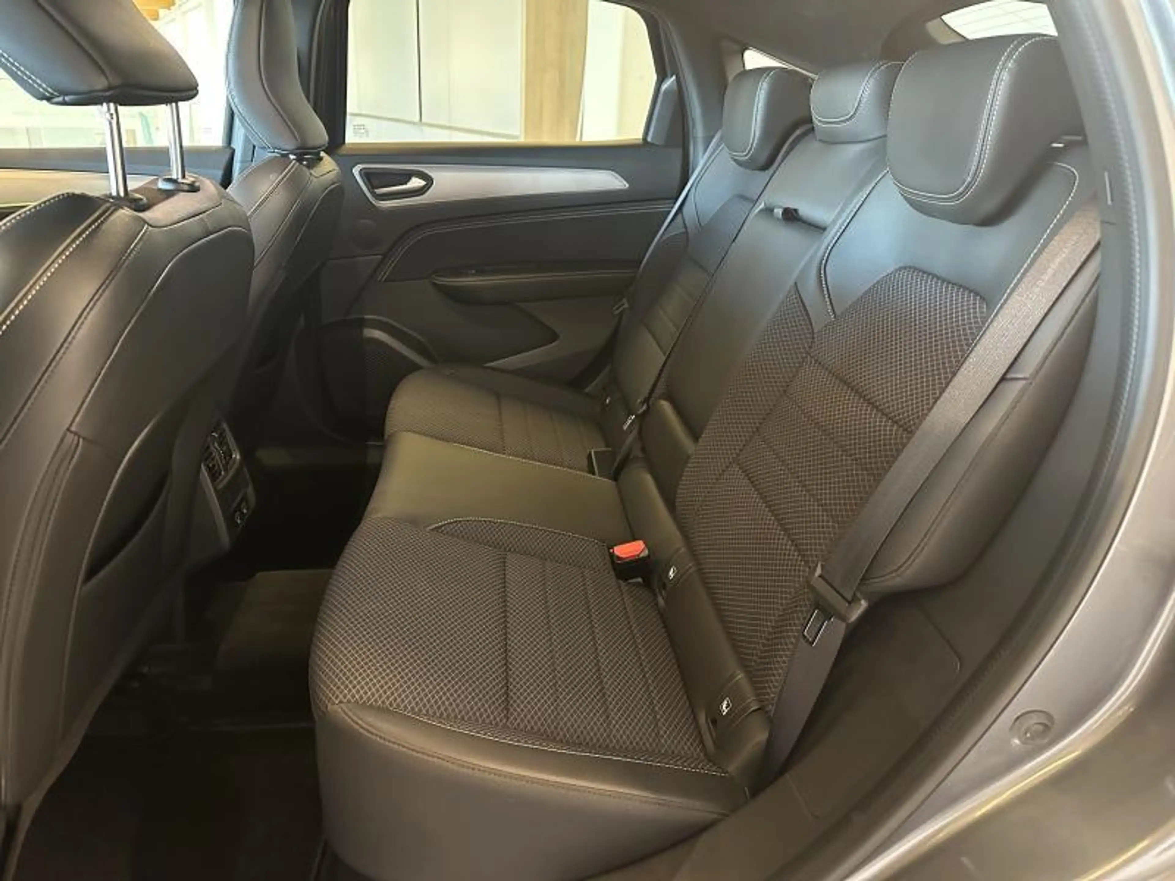 Renault Arkana 1.6 E-TECH MHEV Techno — photo 25