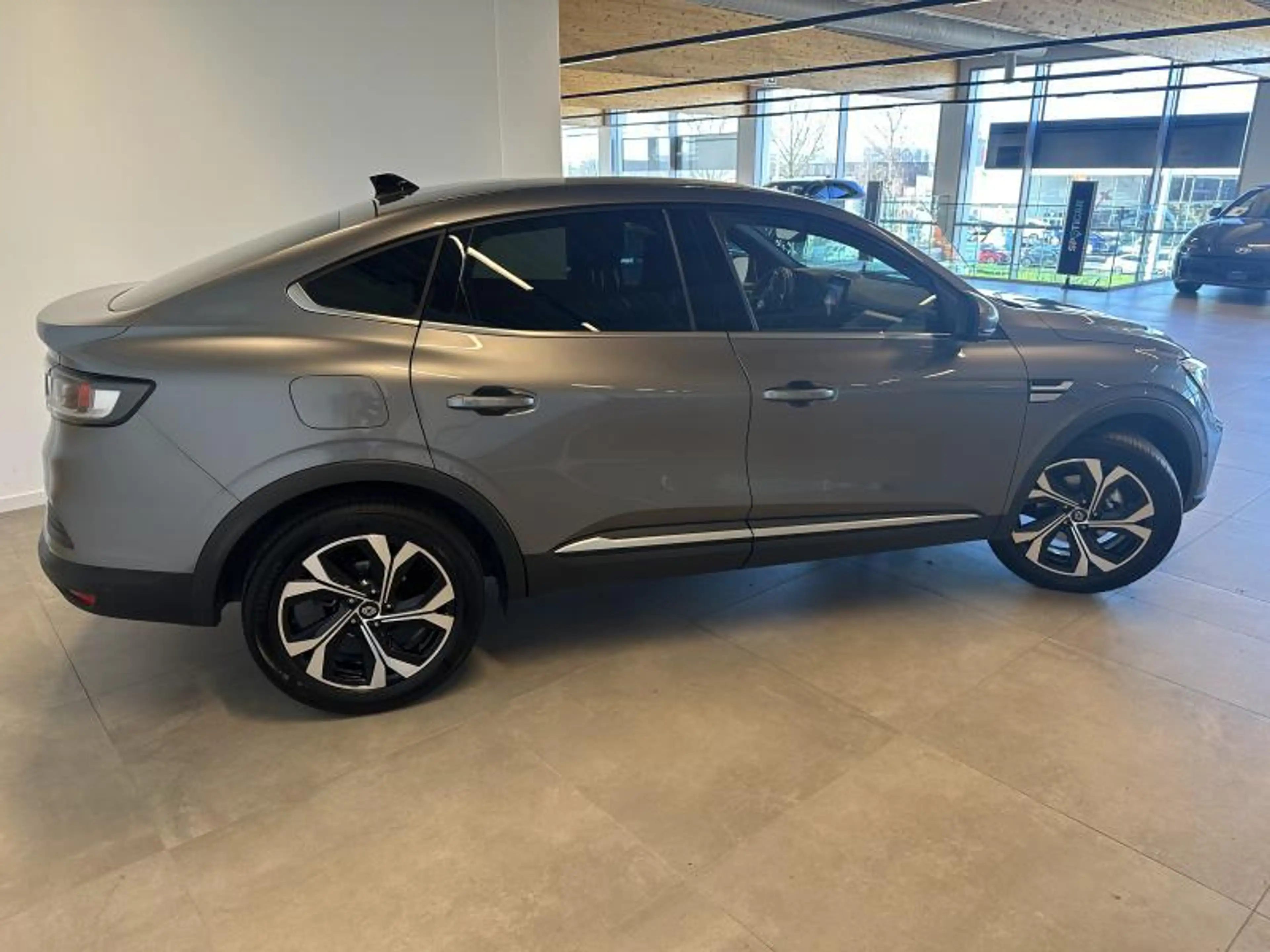 Renault Arkana 1.6 E-TECH MHEV Techno — photo 20