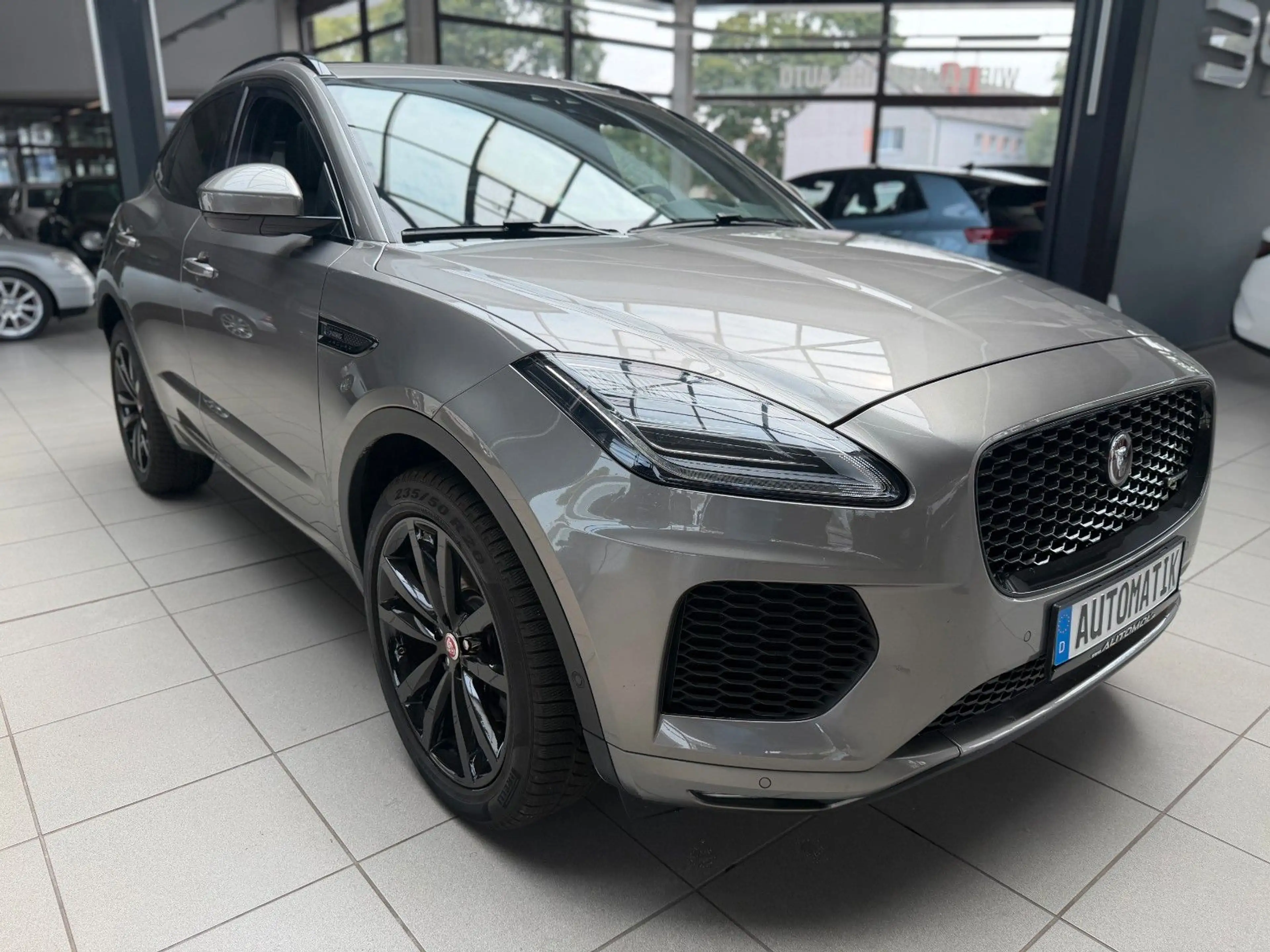 Jaguar E-Pace E-PACE R-Dynamic HSE AWD — photo 3