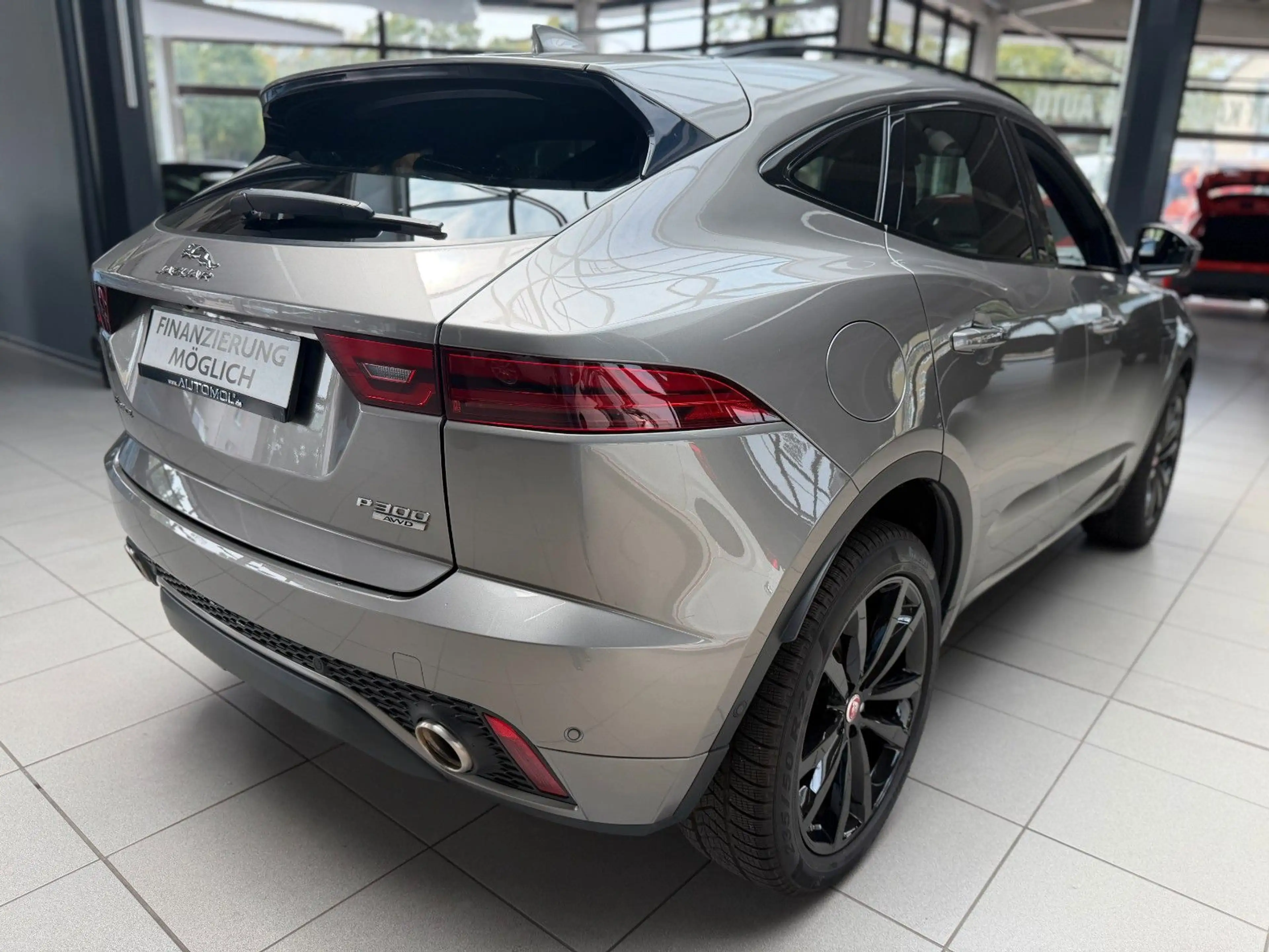 Jaguar E-Pace E-PACE R-Dynamic HSE AWD — photo 5