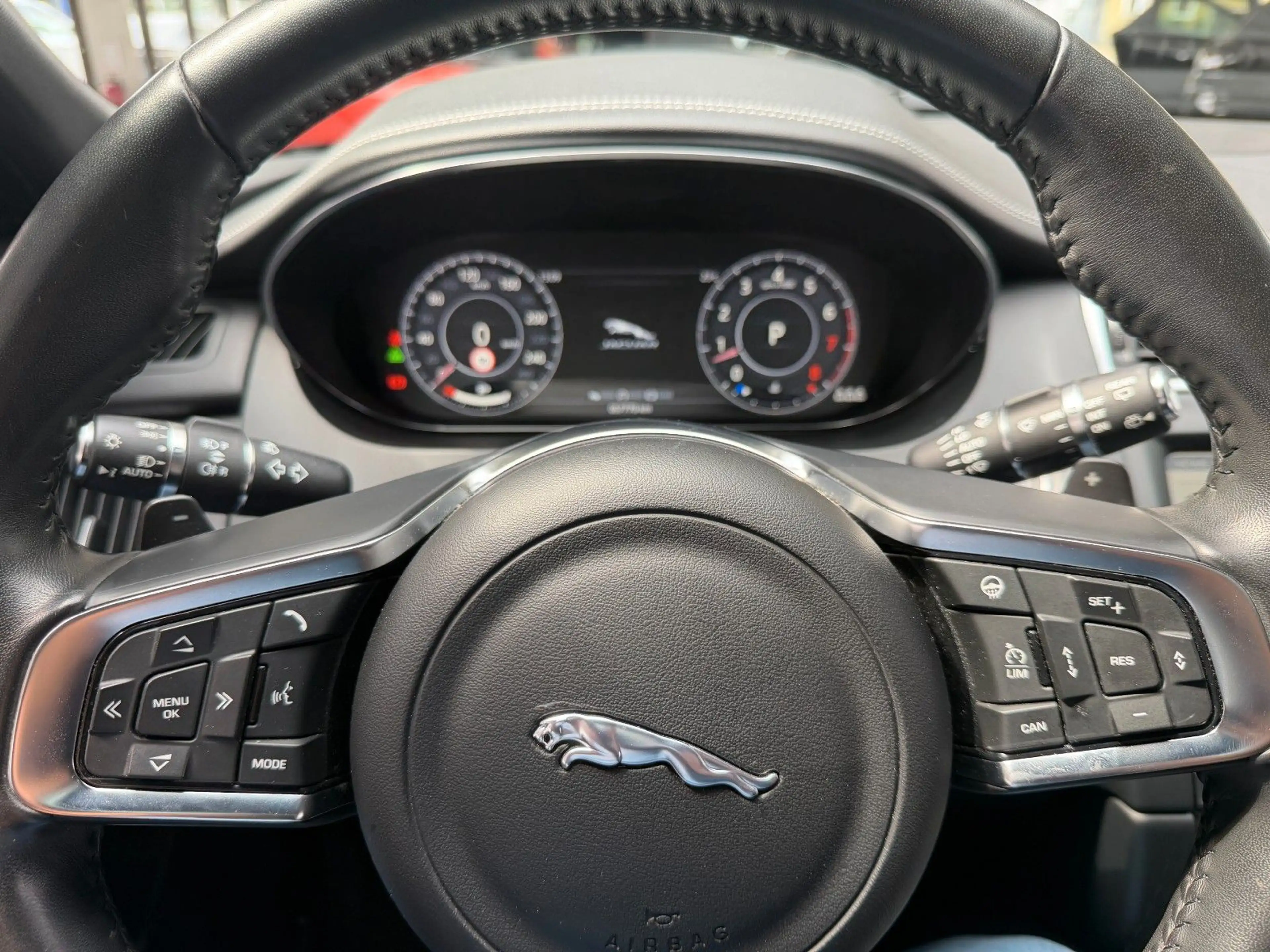 Jaguar E-Pace E-PACE R-Dynamic HSE AWD — photo 10