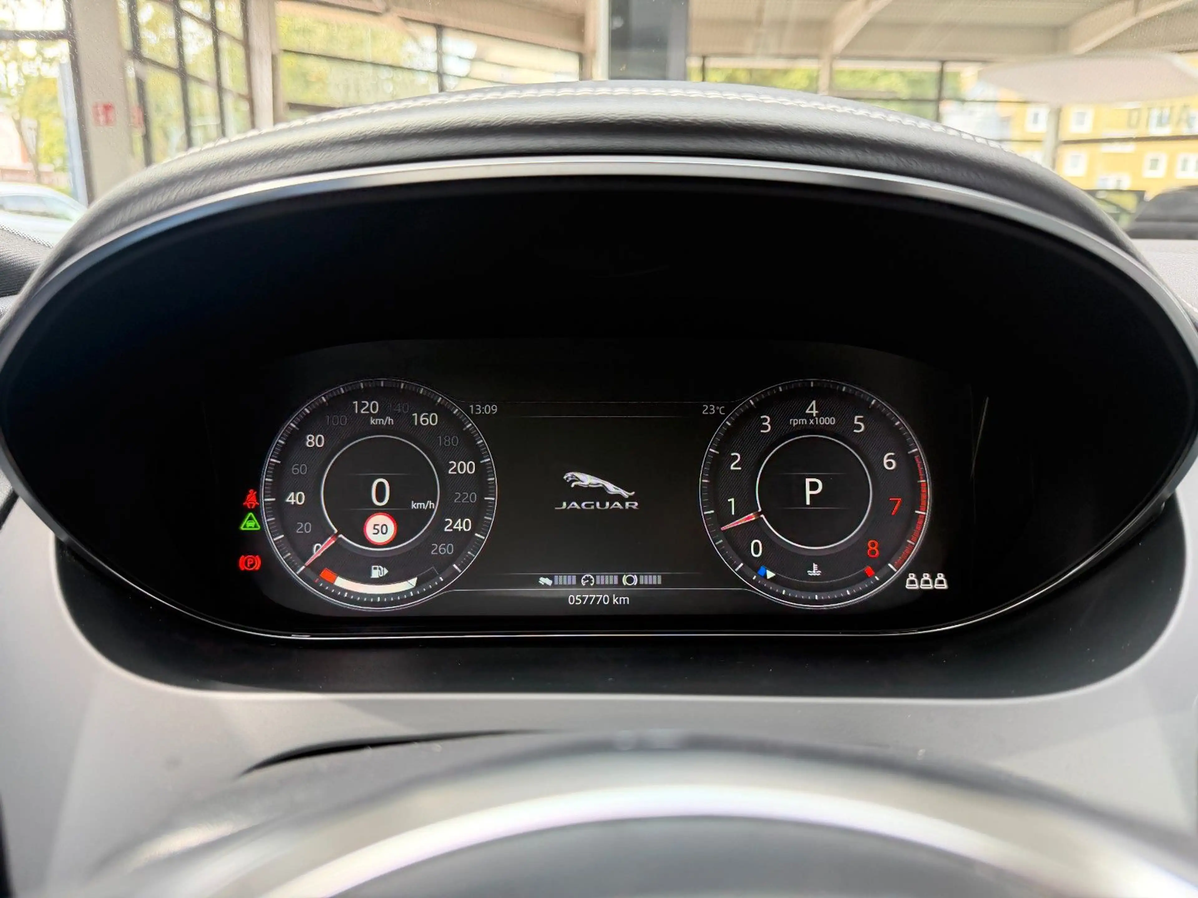Jaguar E-Pace E-PACE R-Dynamic HSE AWD — photo 9