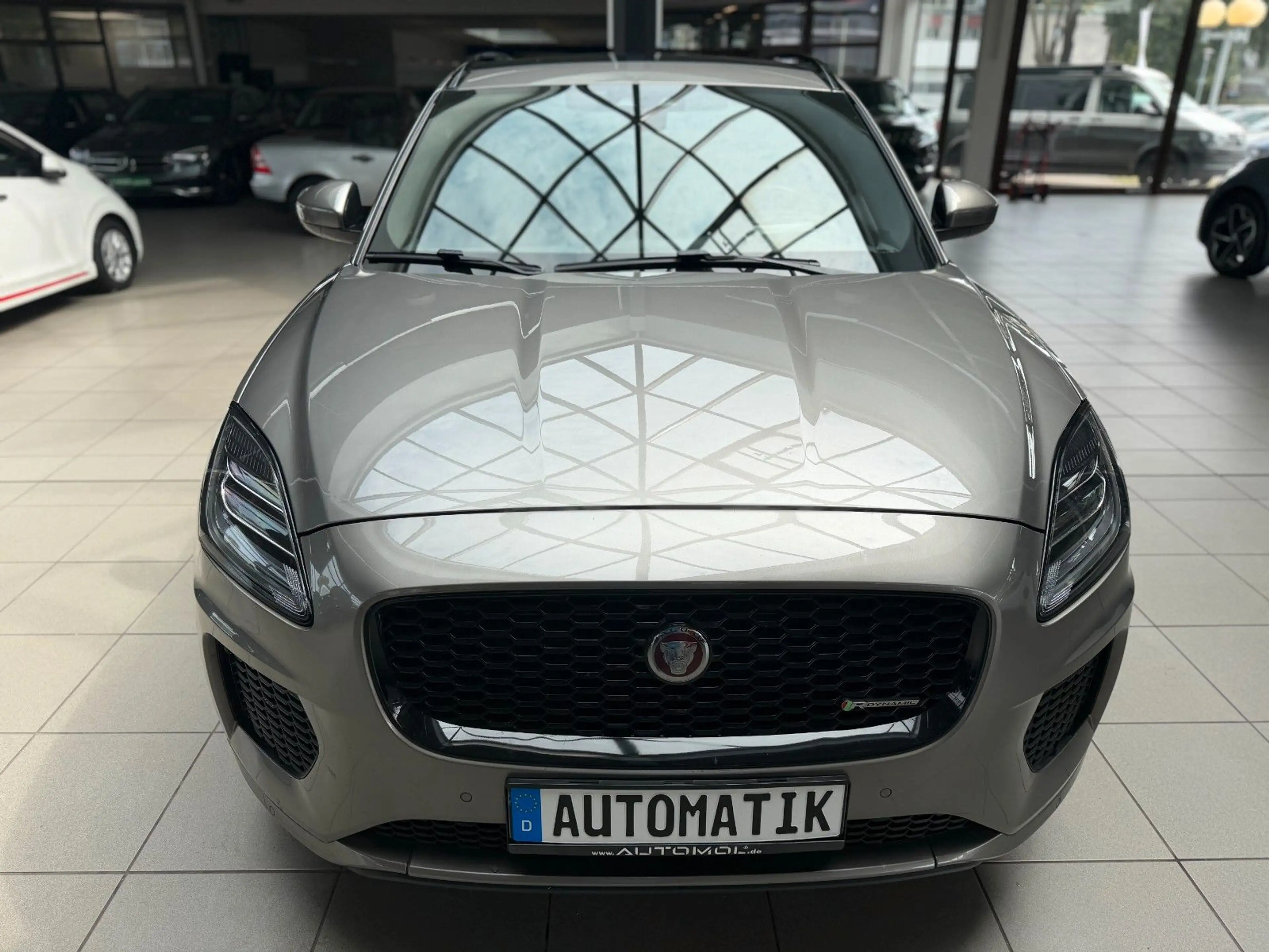 Jaguar E-Pace E-PACE R-Dynamic HSE AWD — photo 2