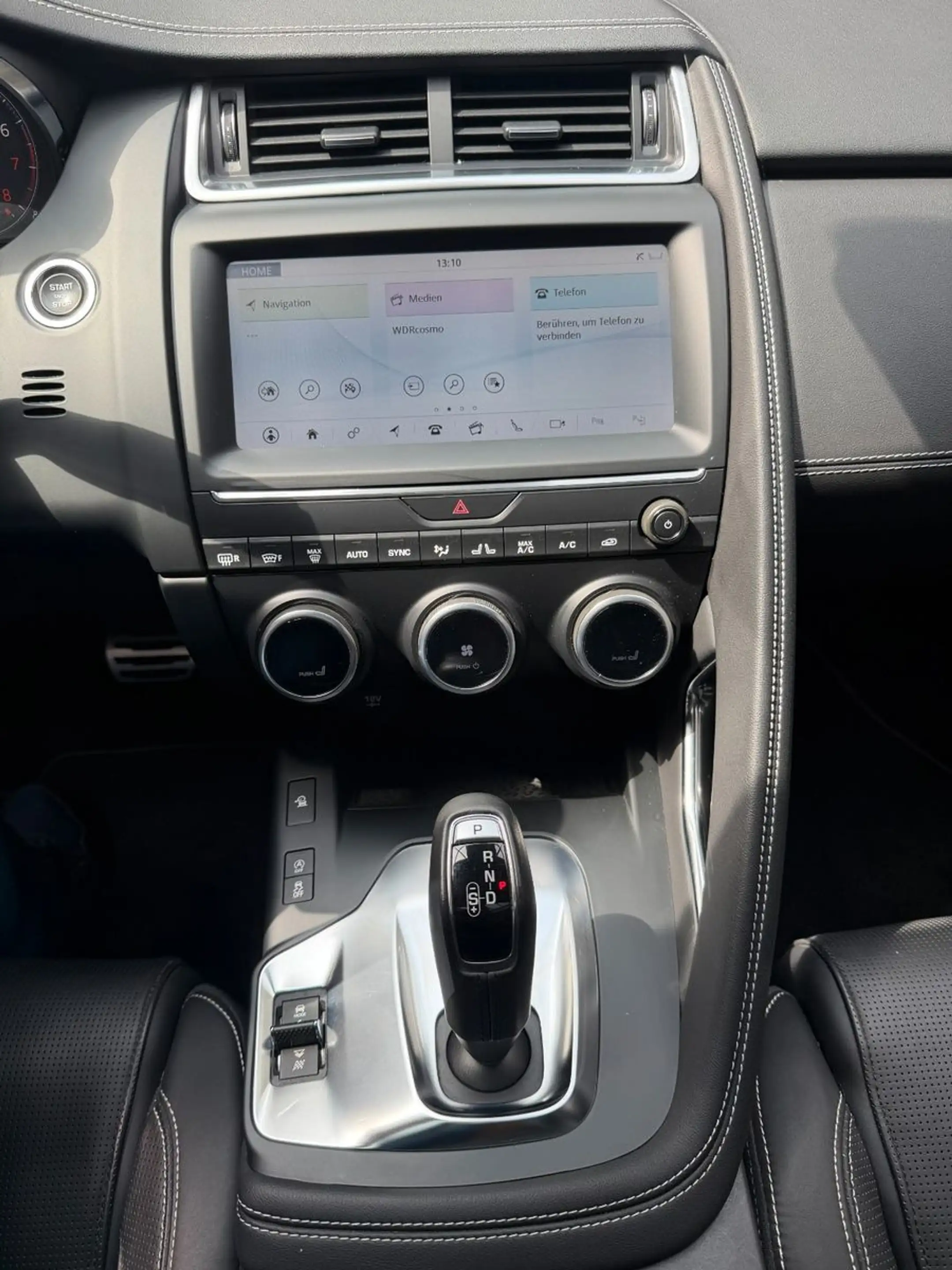 Jaguar E-Pace E-PACE R-Dynamic HSE AWD — photo 12