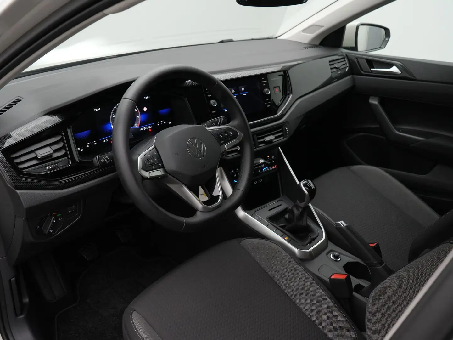 Volkswagen Polo 1.0 TSI 95 pk Life Business | Navigatie | Stoelver Grijs - 2