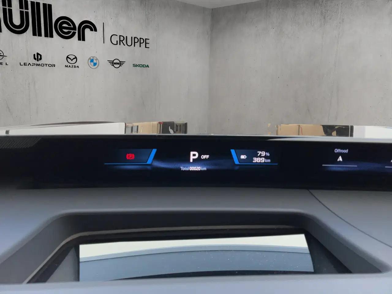 BMW iX3 50 xDrive M SPORT PRO HUD PANO AHK HARMAN KARDON 3 12