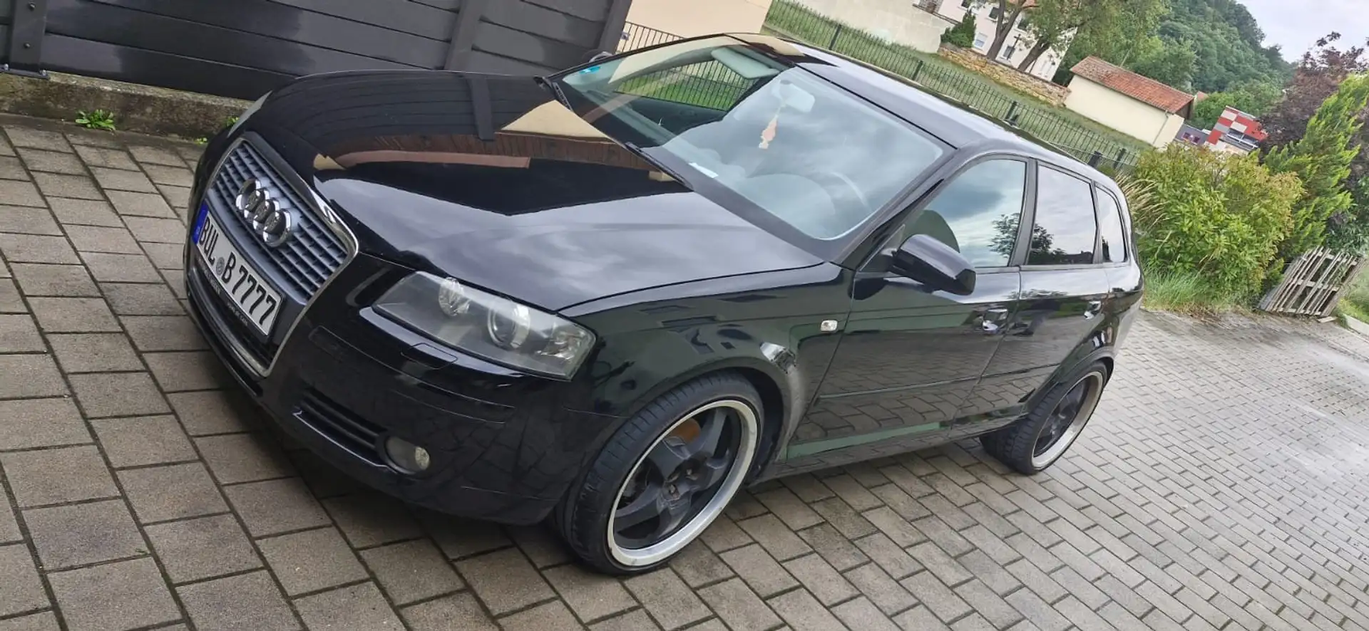Audi A3 A3 Sportback 1.8 Automatik *TÜV NEU*S tronic Schwarz - 1