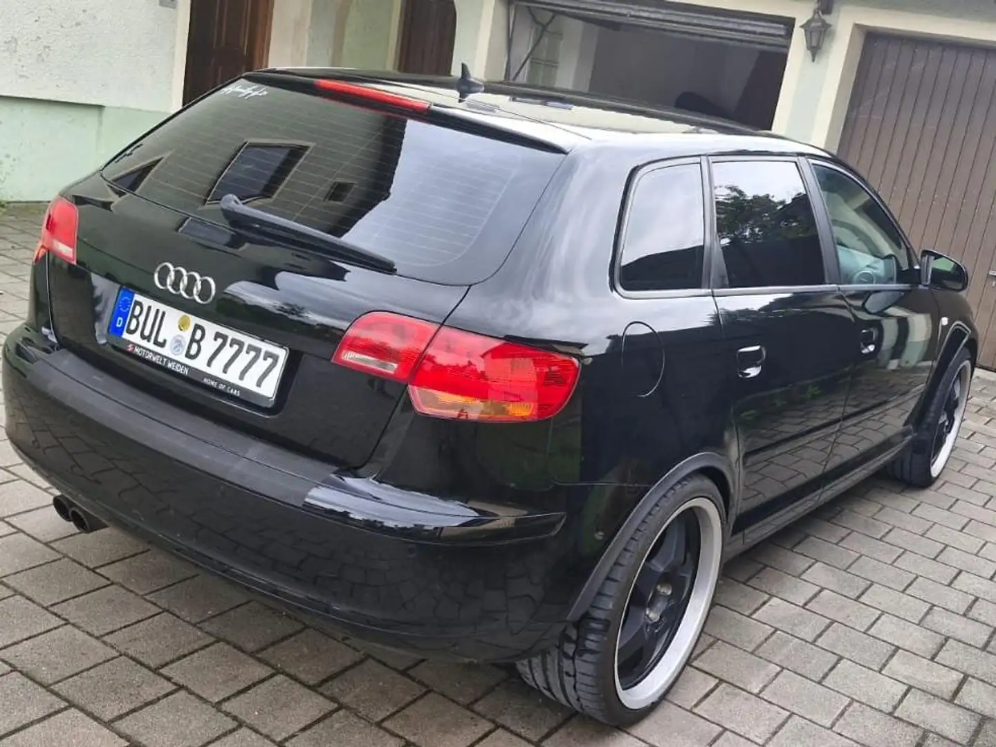 Audi A3 A3 Sportback 1.8 Automatik *TÜV NEU*S tronic Schwarz - 2