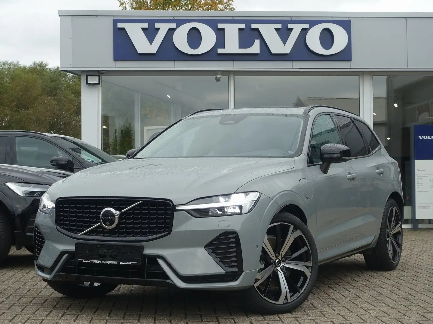 Volvo XC60 Ultra T8 AWD Plug-in Hybrid/B&W/AHK/Four-C Gris - 1