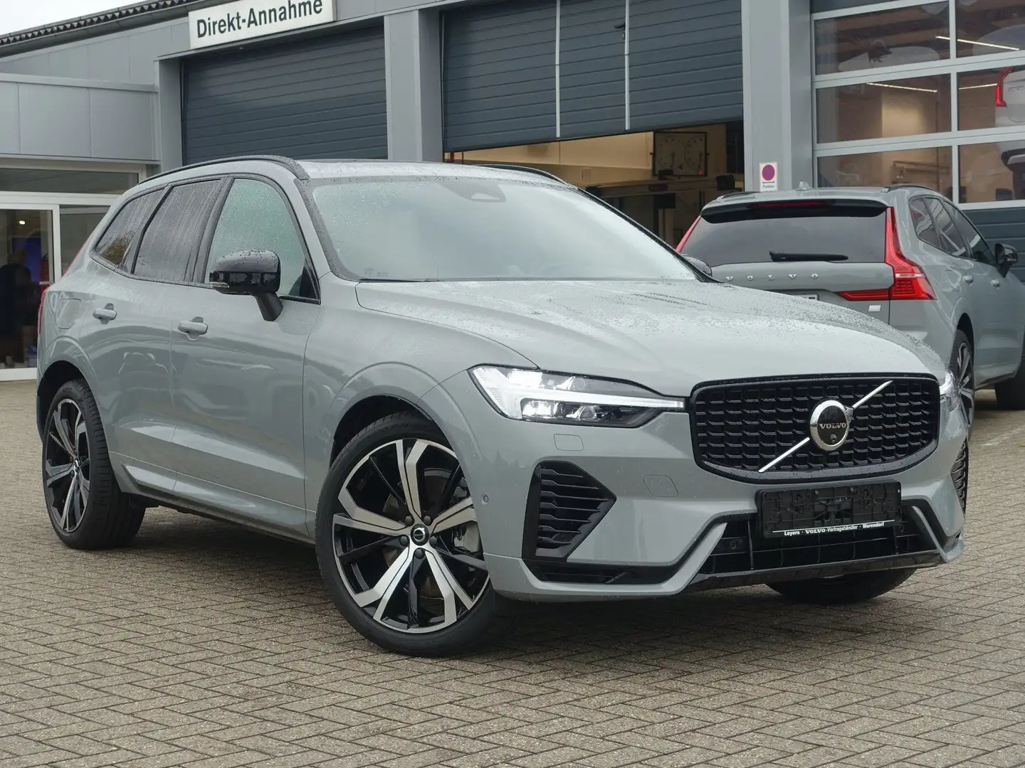 Volvo XC60 Ultra T8 AWD Plug-in Hybrid/B&W/AHK/Four-C Gris - 2
