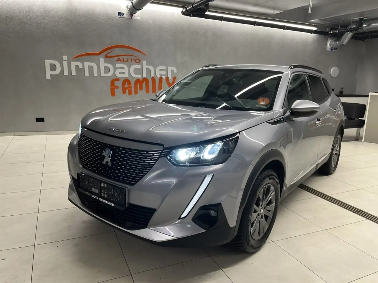 Peugeot 2008 E-ALLURE Grau - 1