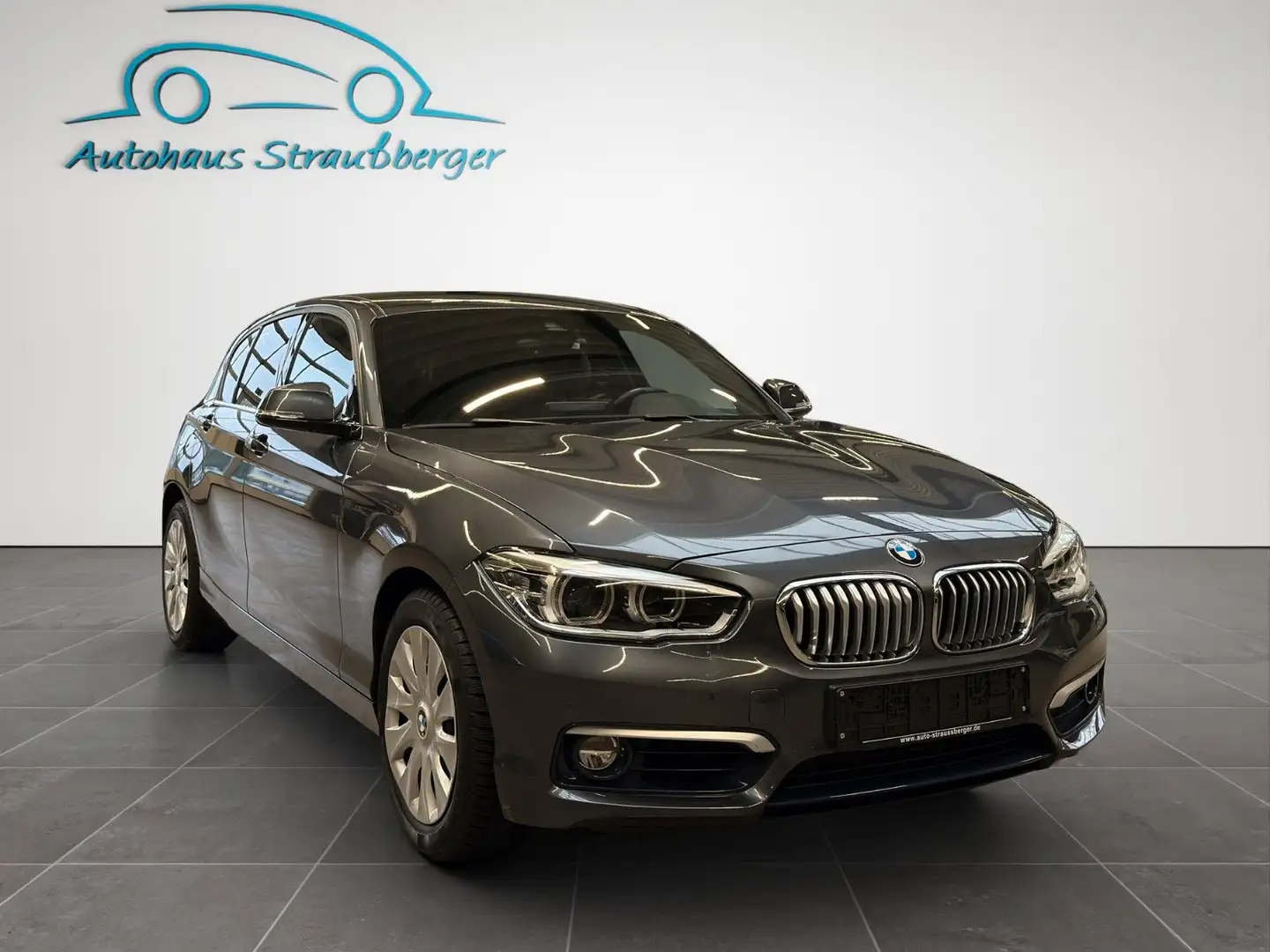 BMW 118 i Metropolitan Automatik Navi LED NP:38.000 Grau - 2