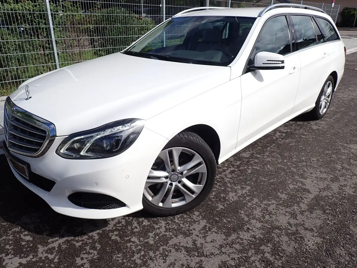 Mercedes-Benz E 250 BlueTec T Navi 2. Hand Reifen Bremsen NEU Weiß - 1