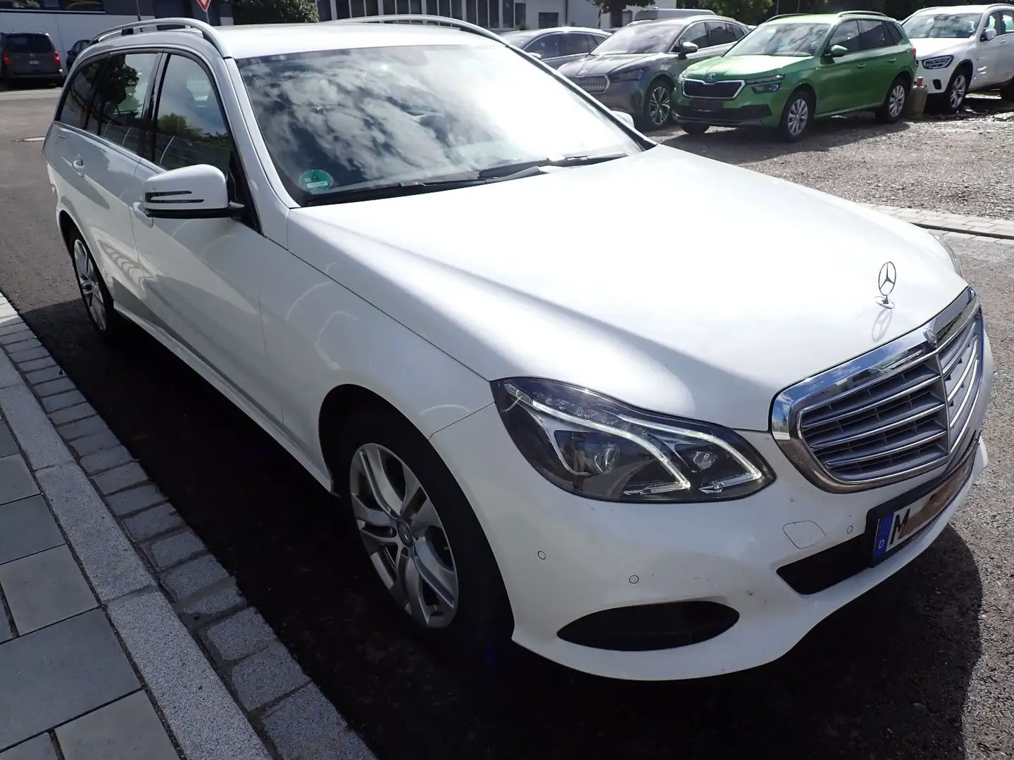 Mercedes-Benz E 250 BlueTec T Navi 2. Hand Reifen Bremsen NEU Weiß - 2