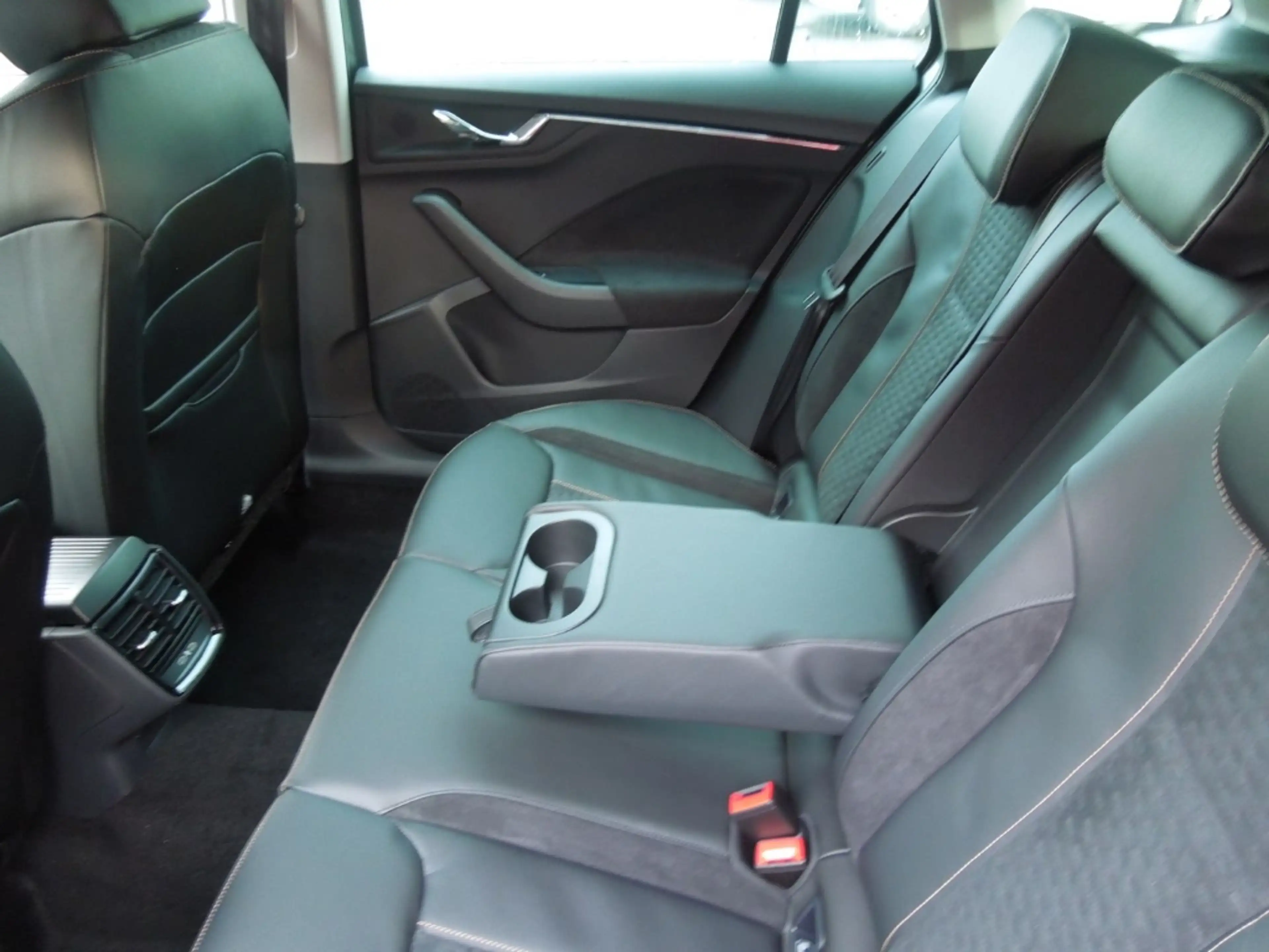 Skoda Scala 1.0TSI DSG Premium/LED/Sitzheizung/Kamera — photo 12