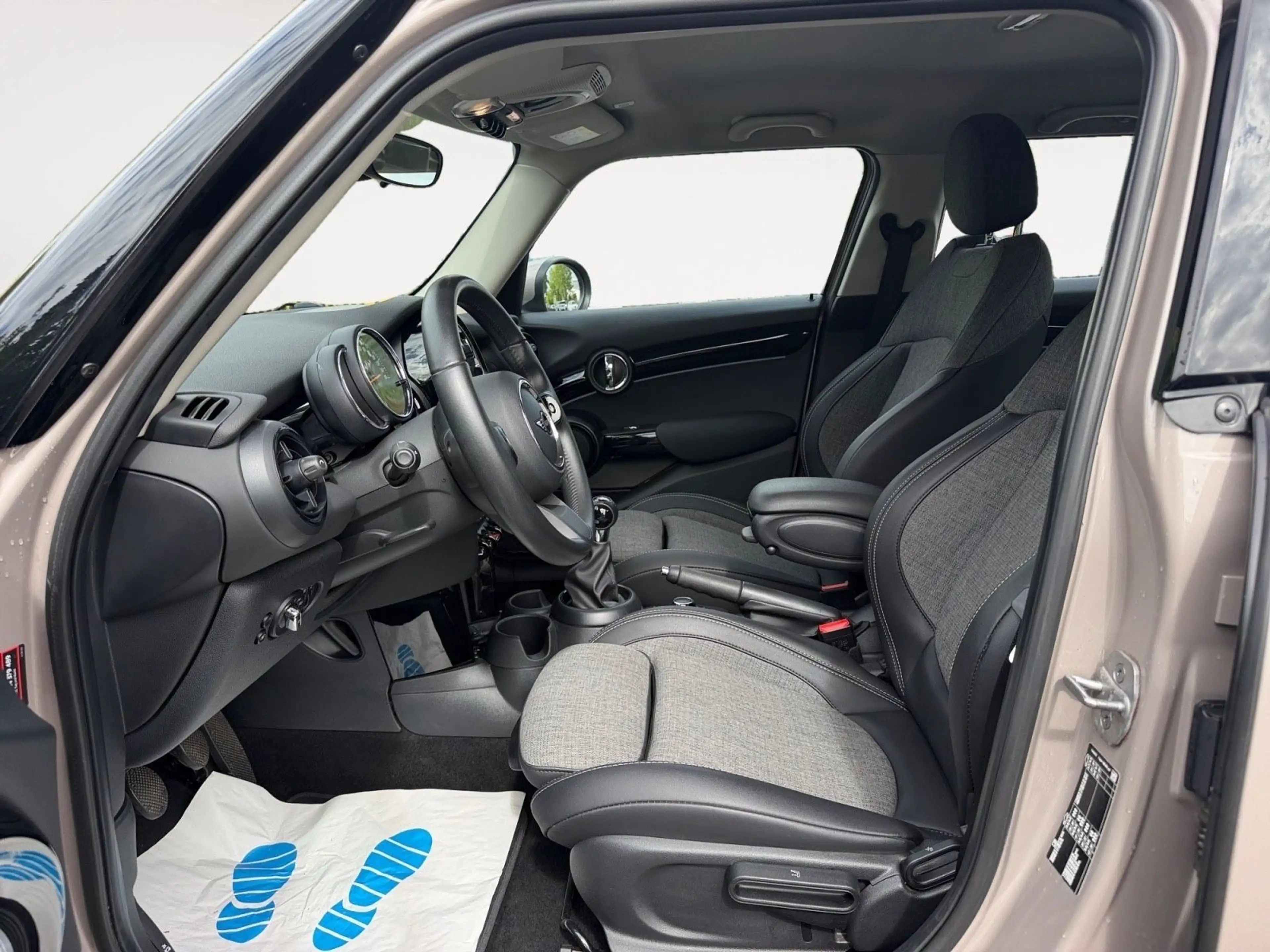 MINI One Mini 5-trg. One Classic Trim Navi LED — photo 7