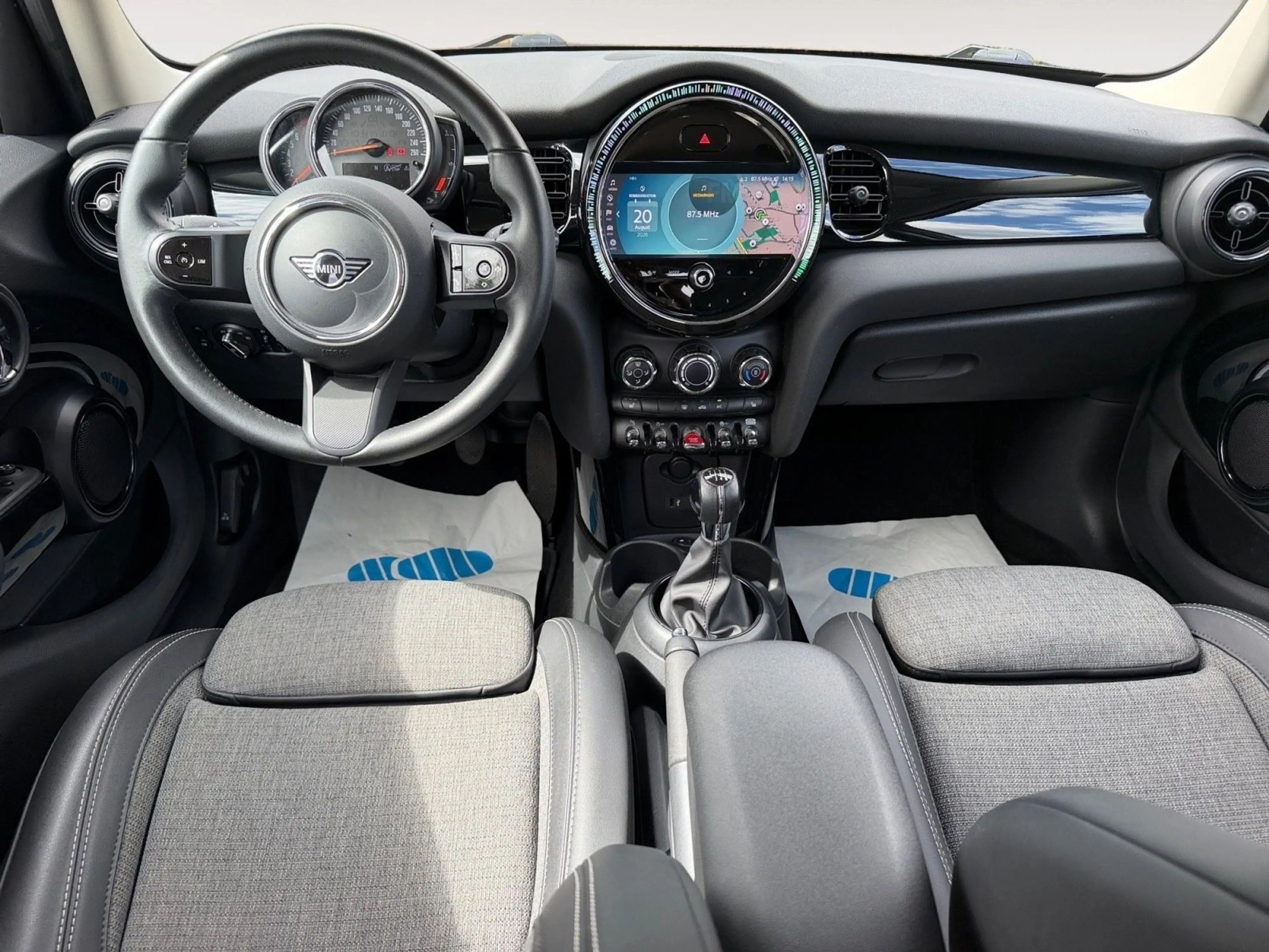 MINI One Mini 5-trg. One Classic Trim Navi LED — photo 9