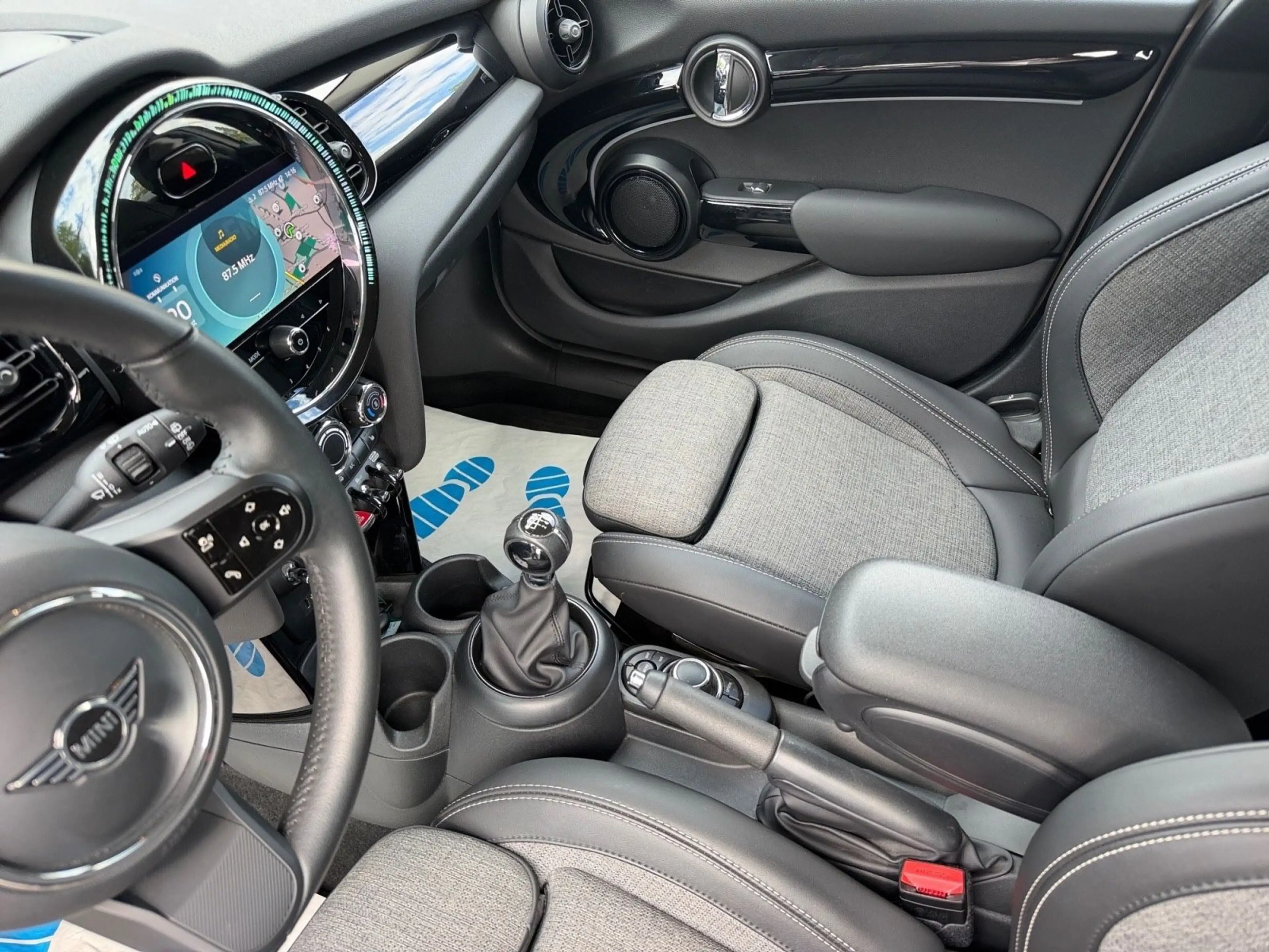 MINI One Mini 5-trg. One Classic Trim Navi LED — photo 13