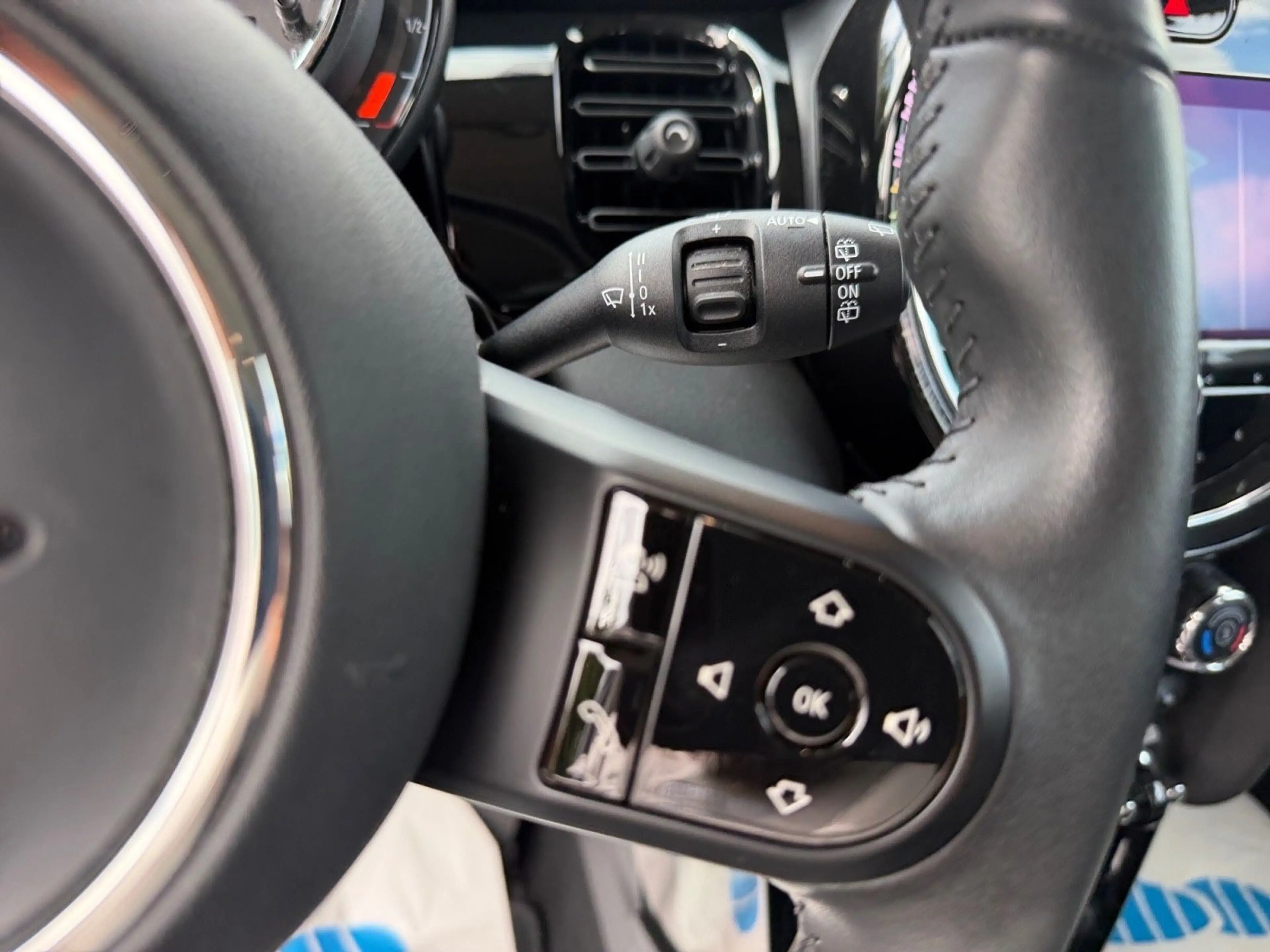 MINI One Mini 5-trg. One Classic Trim Navi LED — photo 14