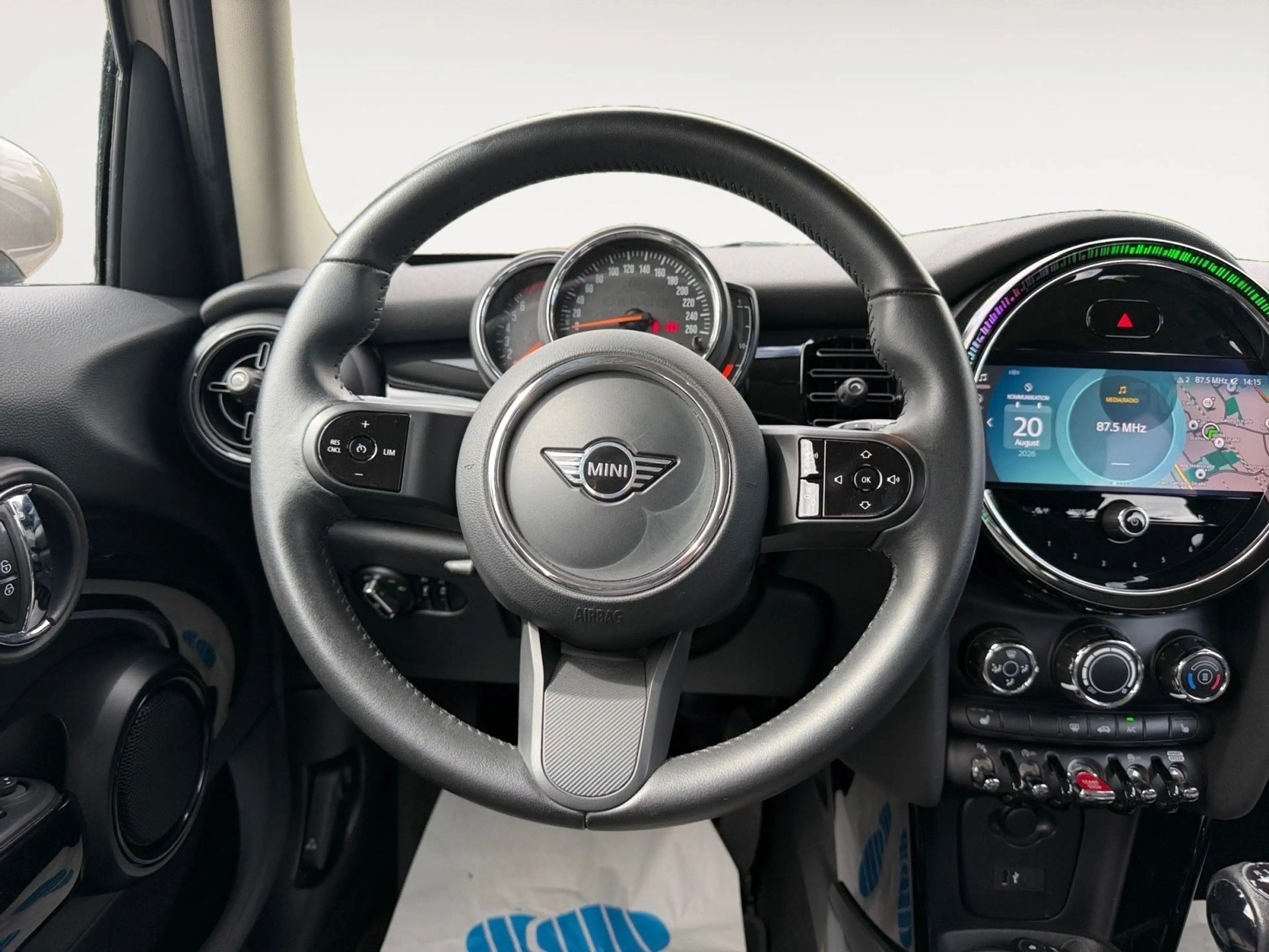 MINI One Mini 5-trg. One Classic Trim Navi LED — photo 12