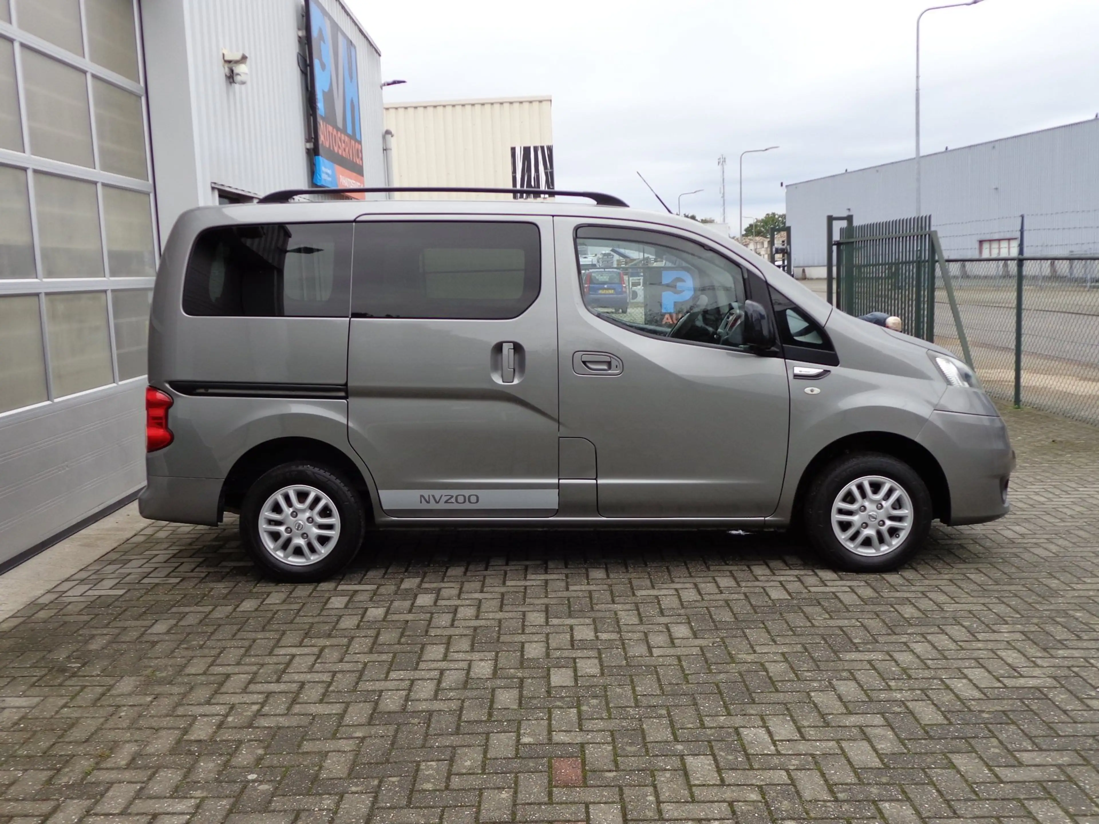 Nissan Evalia 1.6 Acenta 5 Persoons zeer mooi — photo 8
