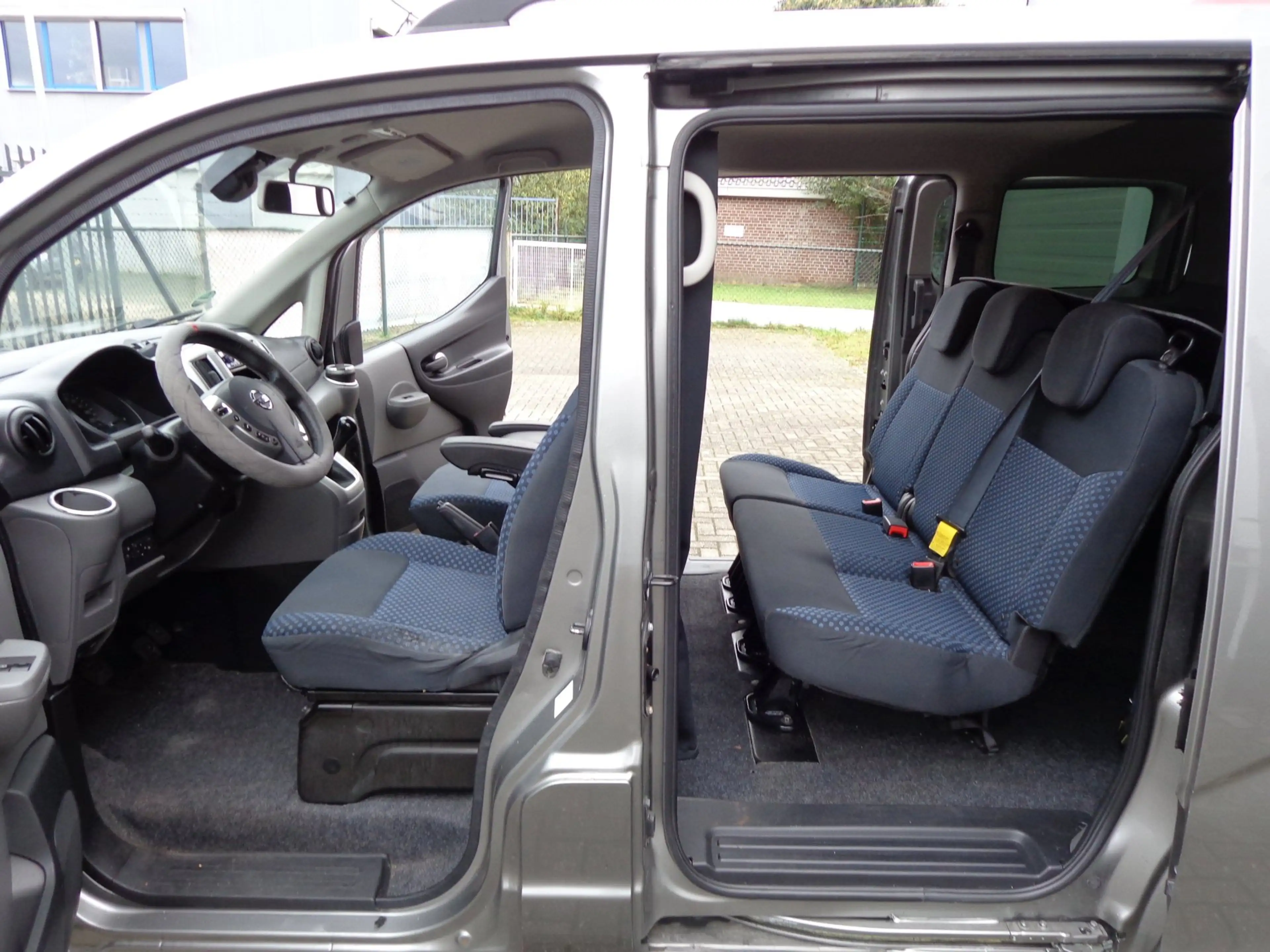 Nissan Evalia 1.6 Acenta 5 Persoons zeer mooi — photo 10