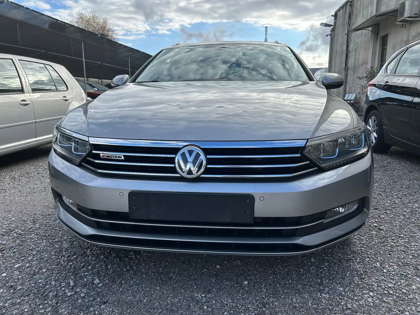 Volkswagen Passat Passat 2.0 TDI 4MOTION Highline BlueMotion Technol Grijs - 2