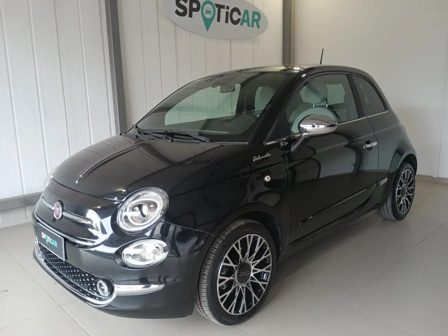 Fiat 500 1.0 Hybrid Dolcevita Zwart - 1