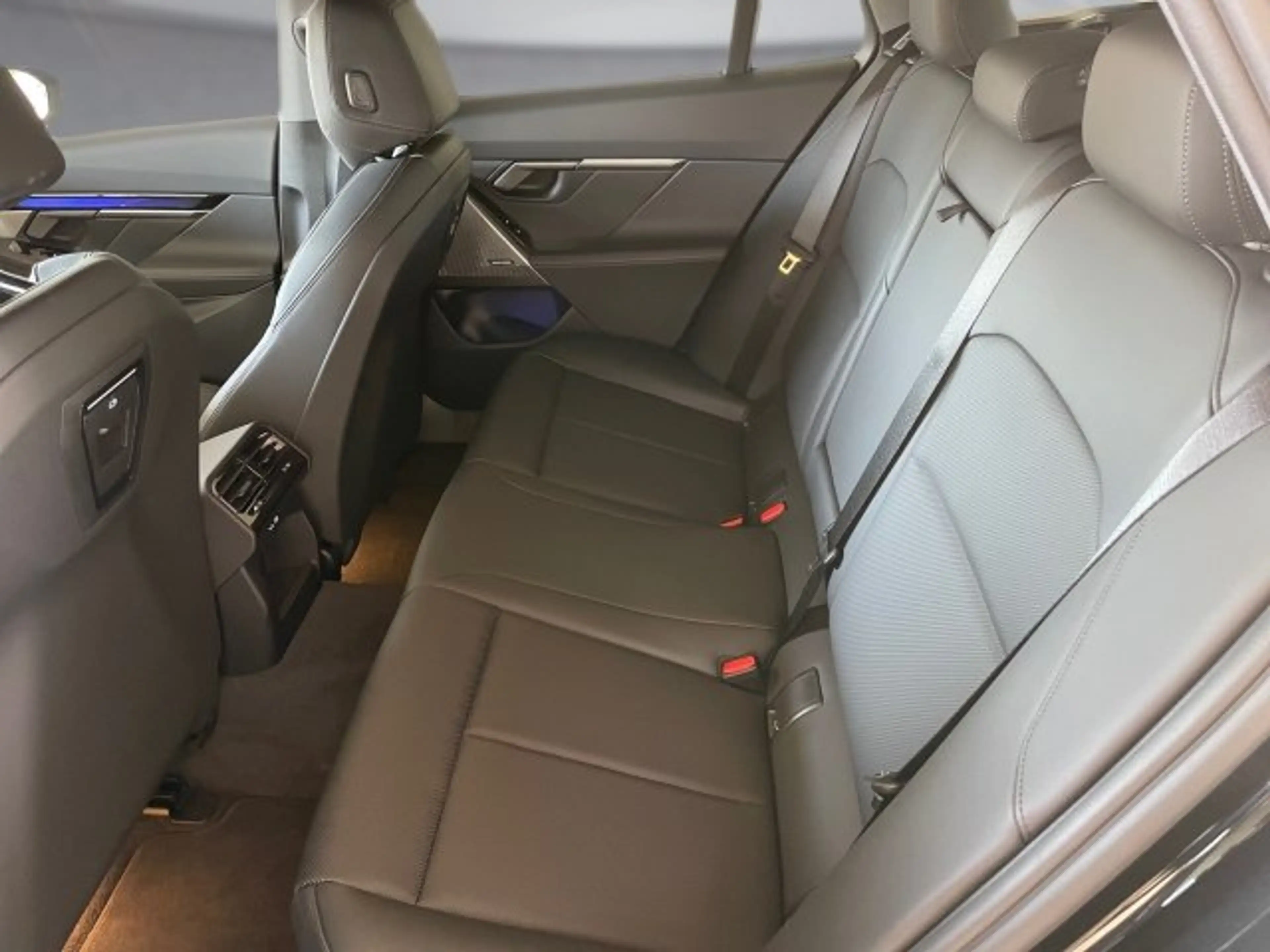 Ford E-Transit 520d xDrive Limousine G60 B47 — photo 12