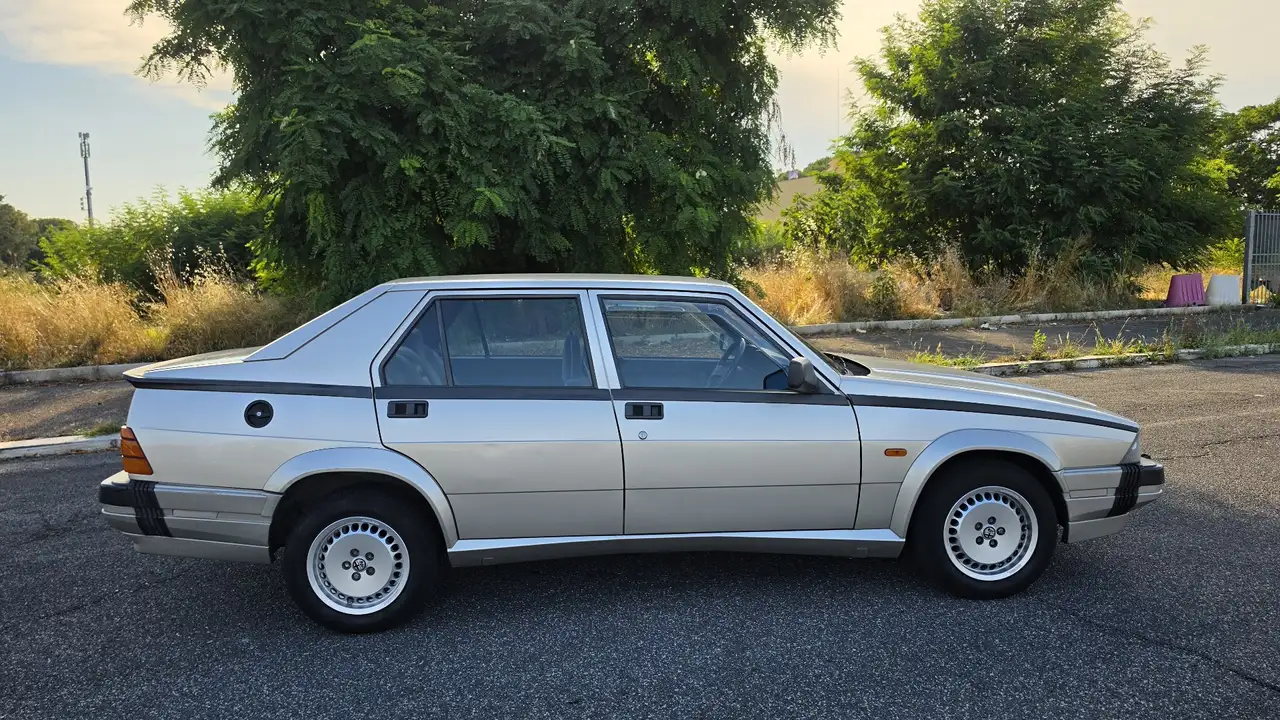 Alfa Romeo 75 1.8t America, foto 3