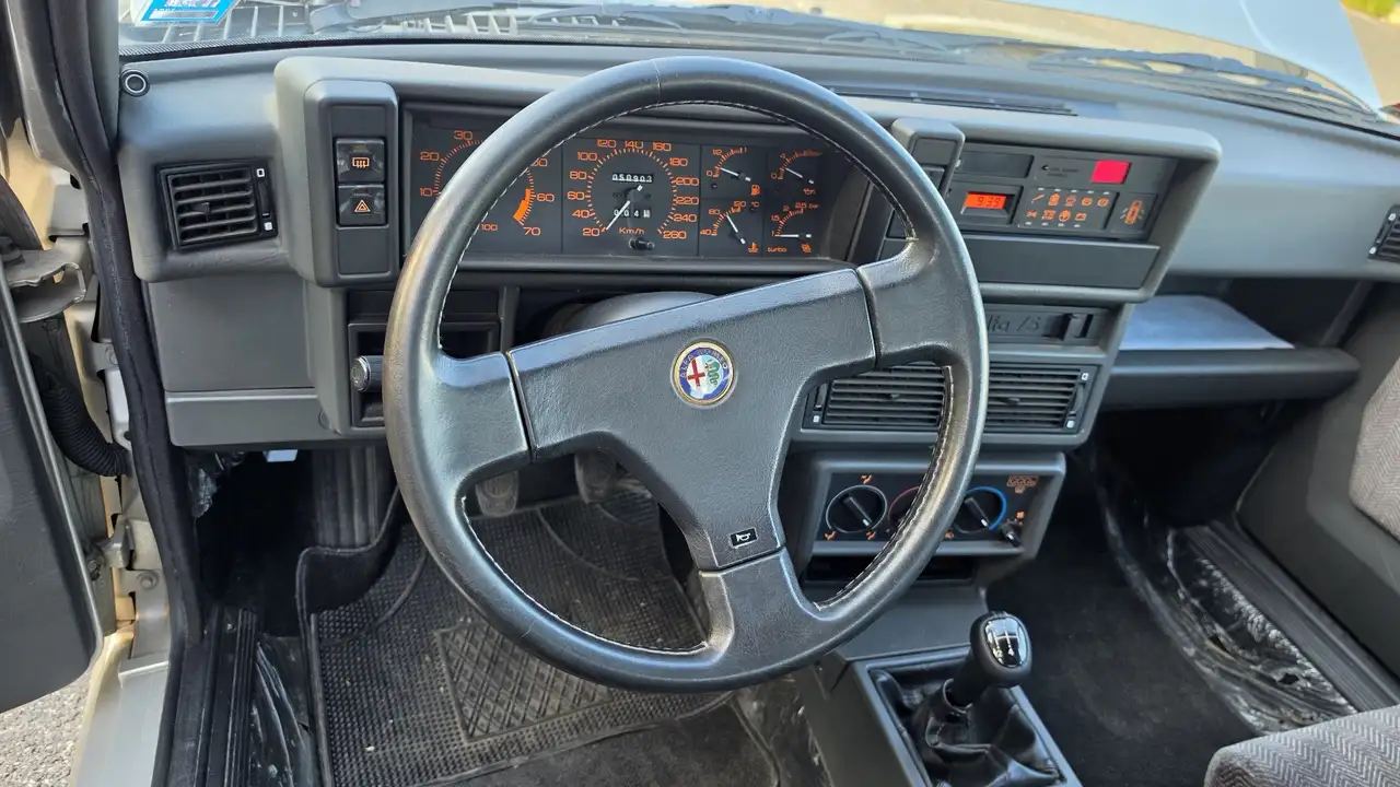 Alfa Romeo 75 1.8t America, foto 8