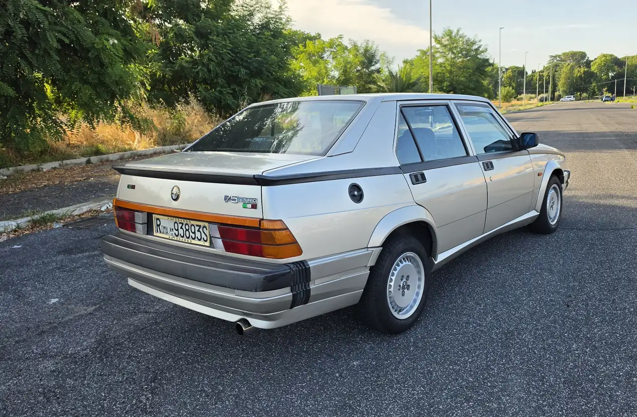 Alfa Romeo 75 1.8t America, foto 1