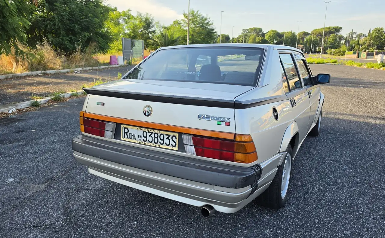 Alfa Romeo 75 1.8t America, foto 2