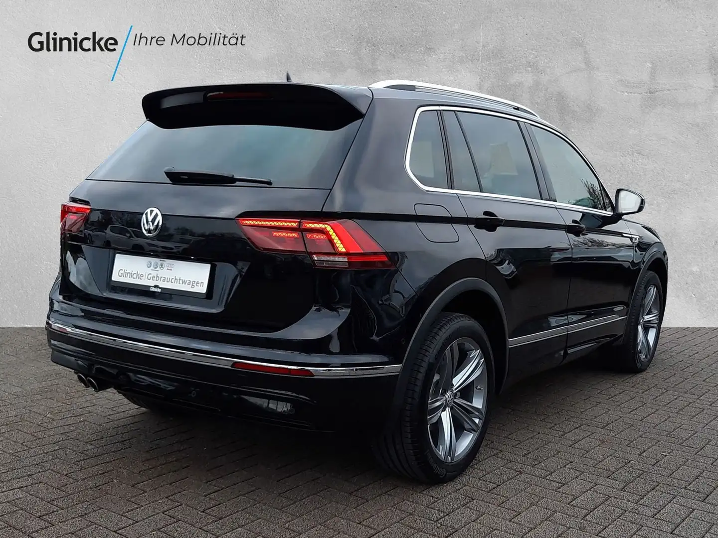 Volkswagen Tiguan 2.0 TDI Highline R-line 4Motion Pano DSG Schwarz - 2