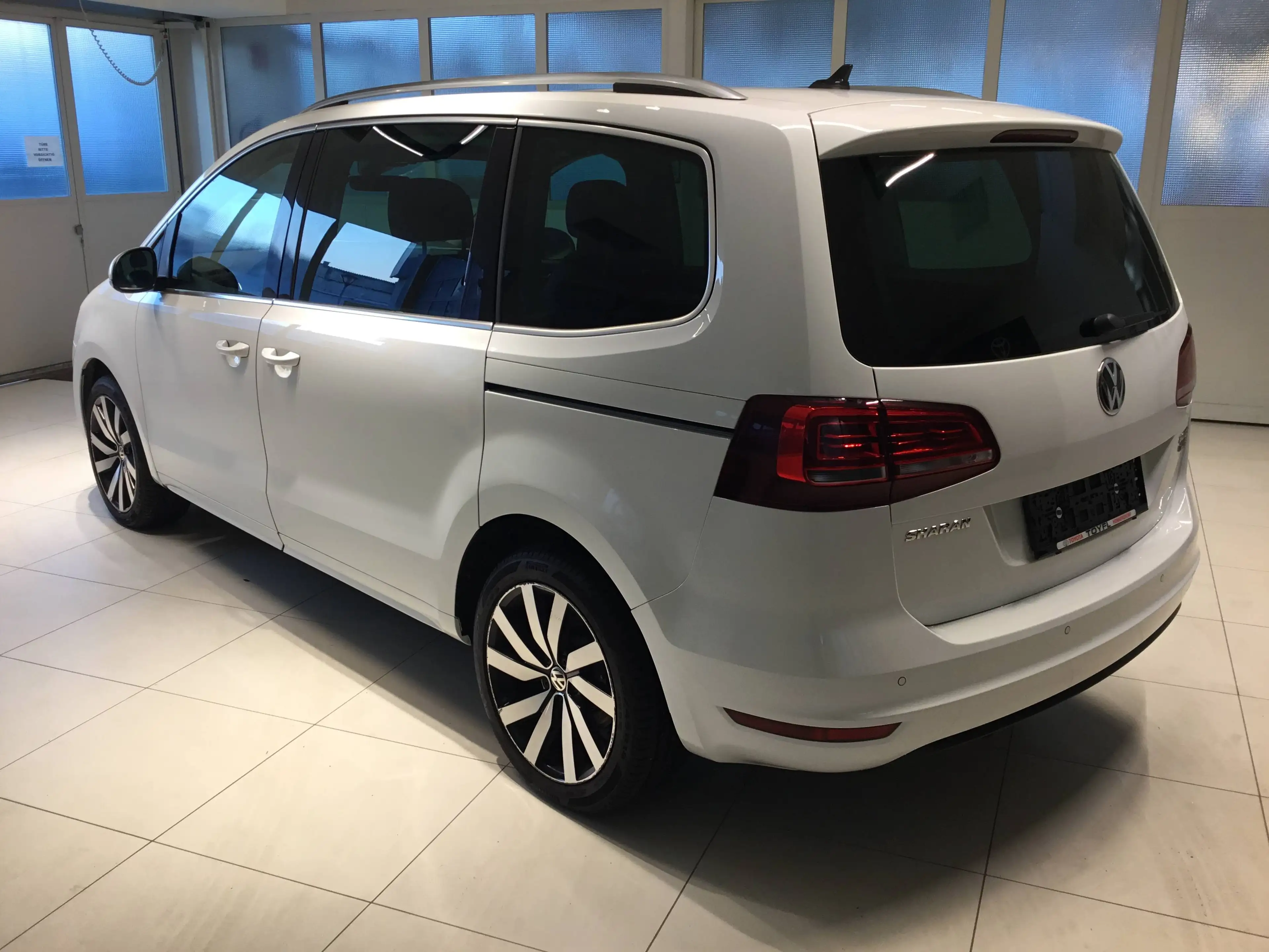 Volkswagen Sharan Highline 2,0 TDI DSG Motion 4 — photo 5