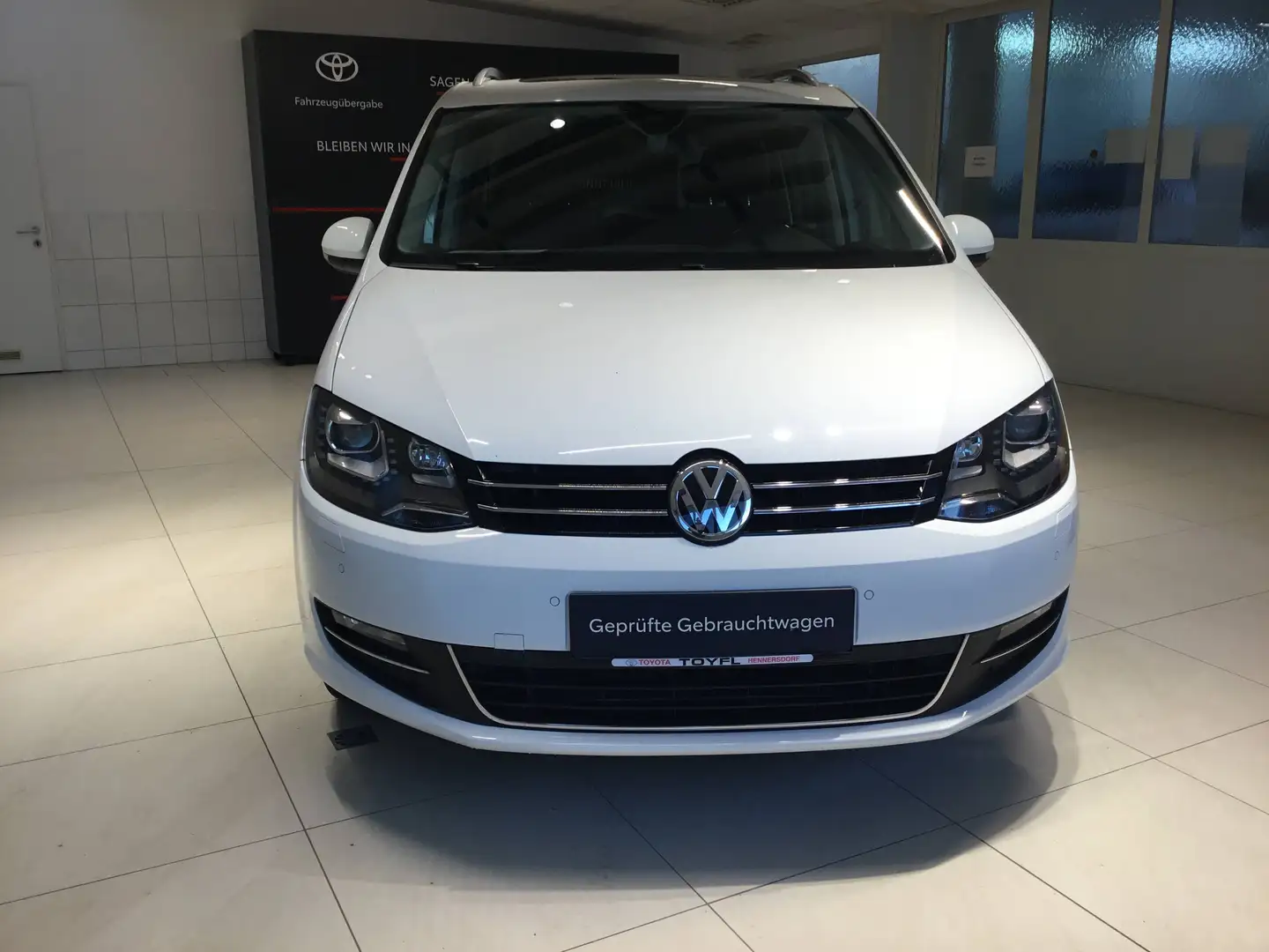 Volkswagen Sharan Highline 2,0 TDI DSG Motion 4 Weiß - 2