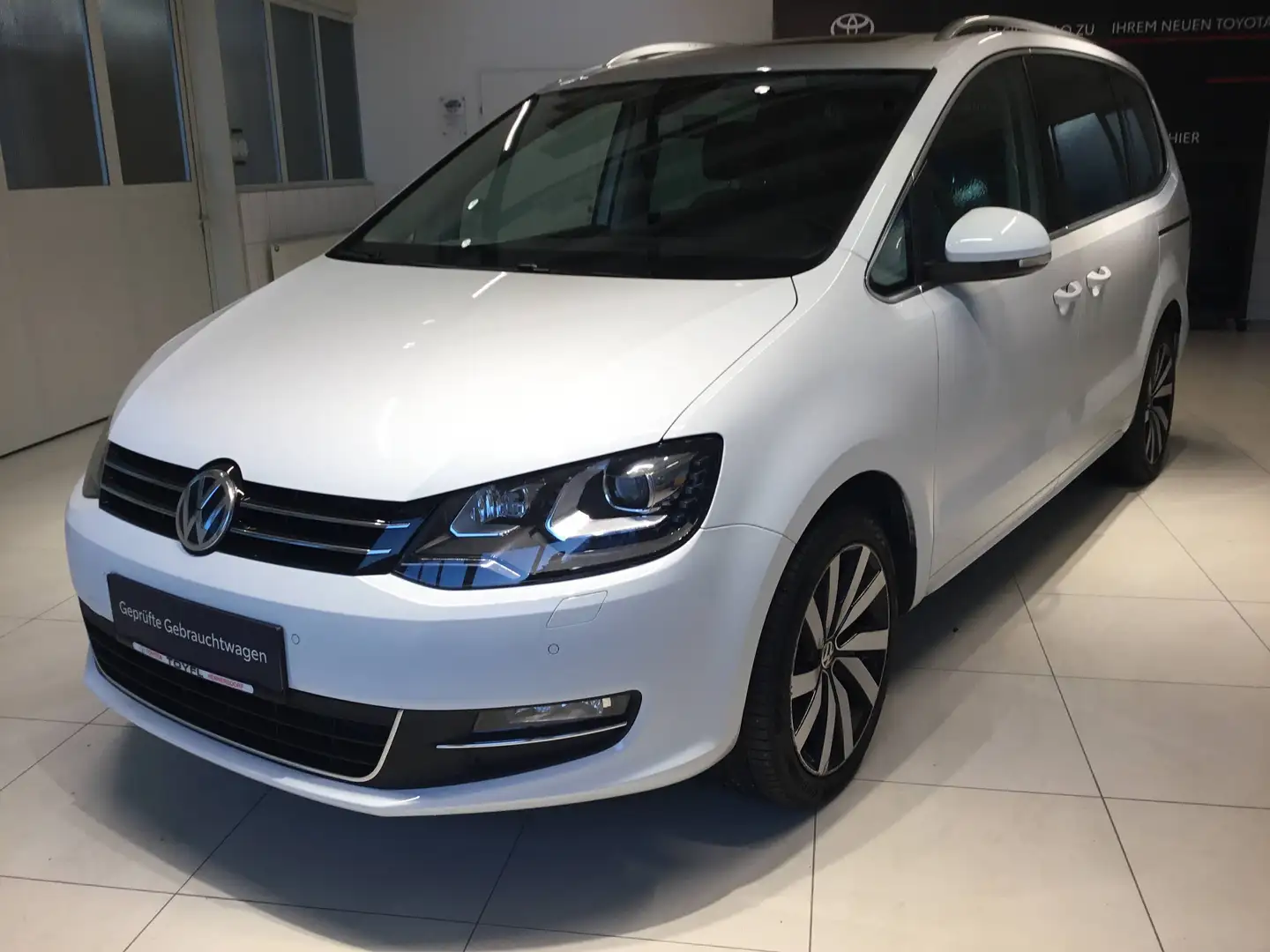 Volkswagen Sharan Highline 2,0 TDI DSG Motion 4 Weiß - 1