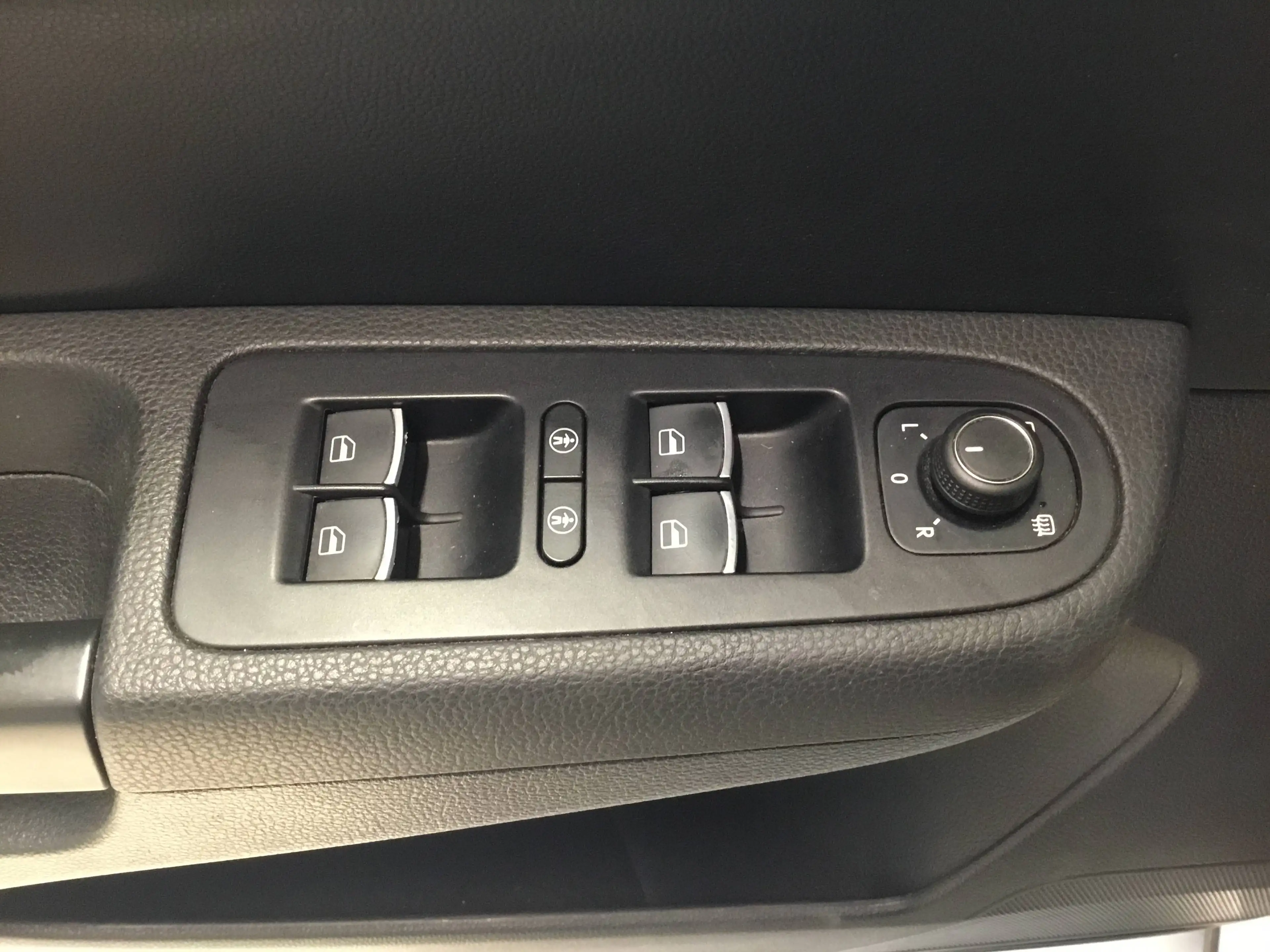 Volkswagen Sharan Highline 2,0 TDI DSG Motion 4 — photo 14