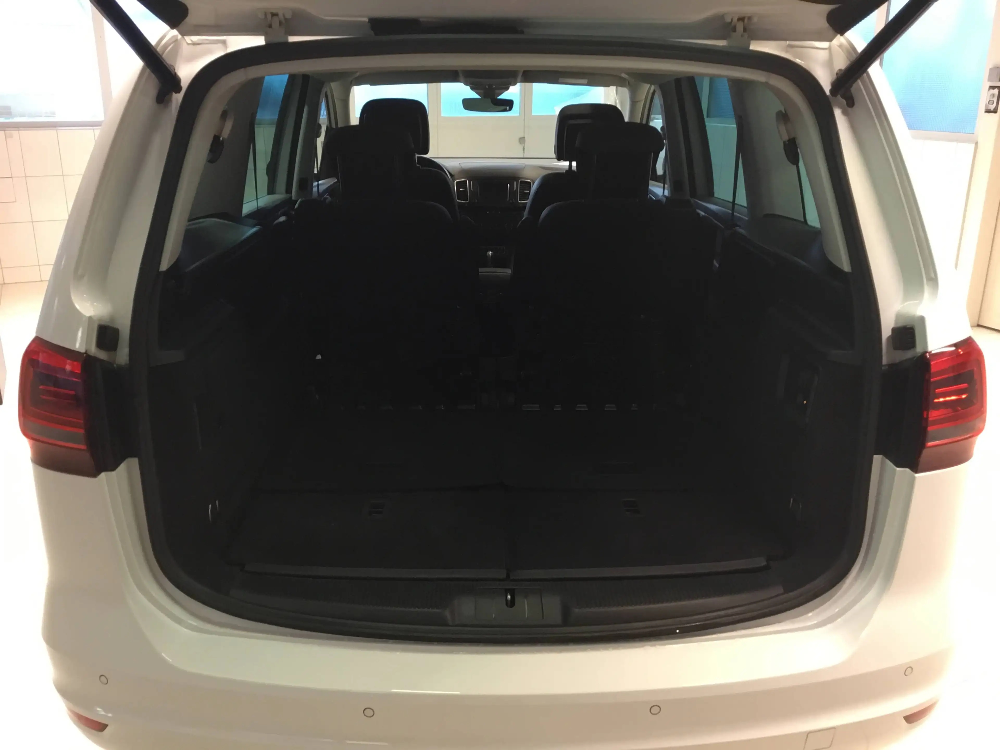 Volkswagen Sharan Highline 2,0 TDI DSG Motion 4 — photo 7