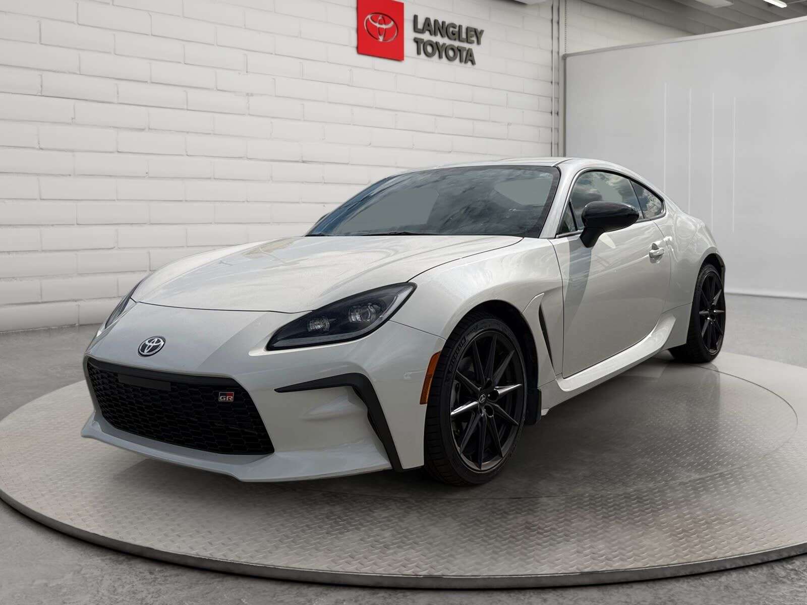 2025 Toyota GR86 PREMIUM; 6 SPEED MANUAL, 228 HP!! LEATHER, HEATED