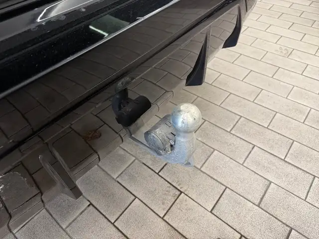 BMW 3 Series view 12