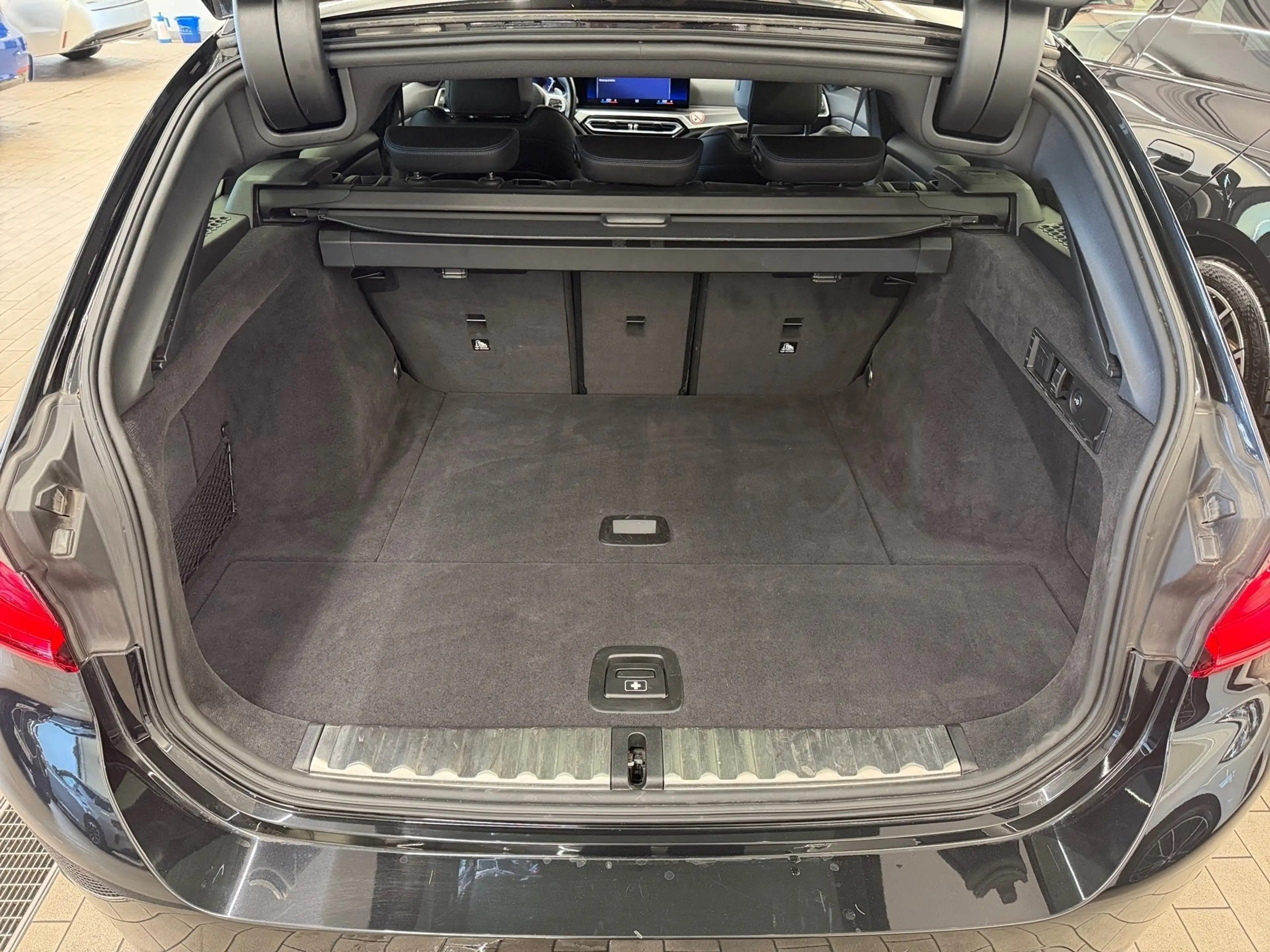 BMW 330 d xDrive — photo 11
