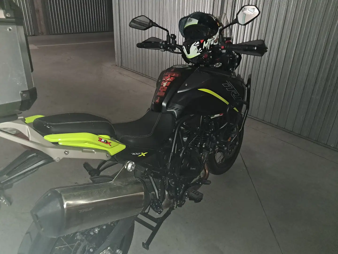Benelli TRK 702 accessoriata tris borse carica tel porta tel ecc.. Nero - 2