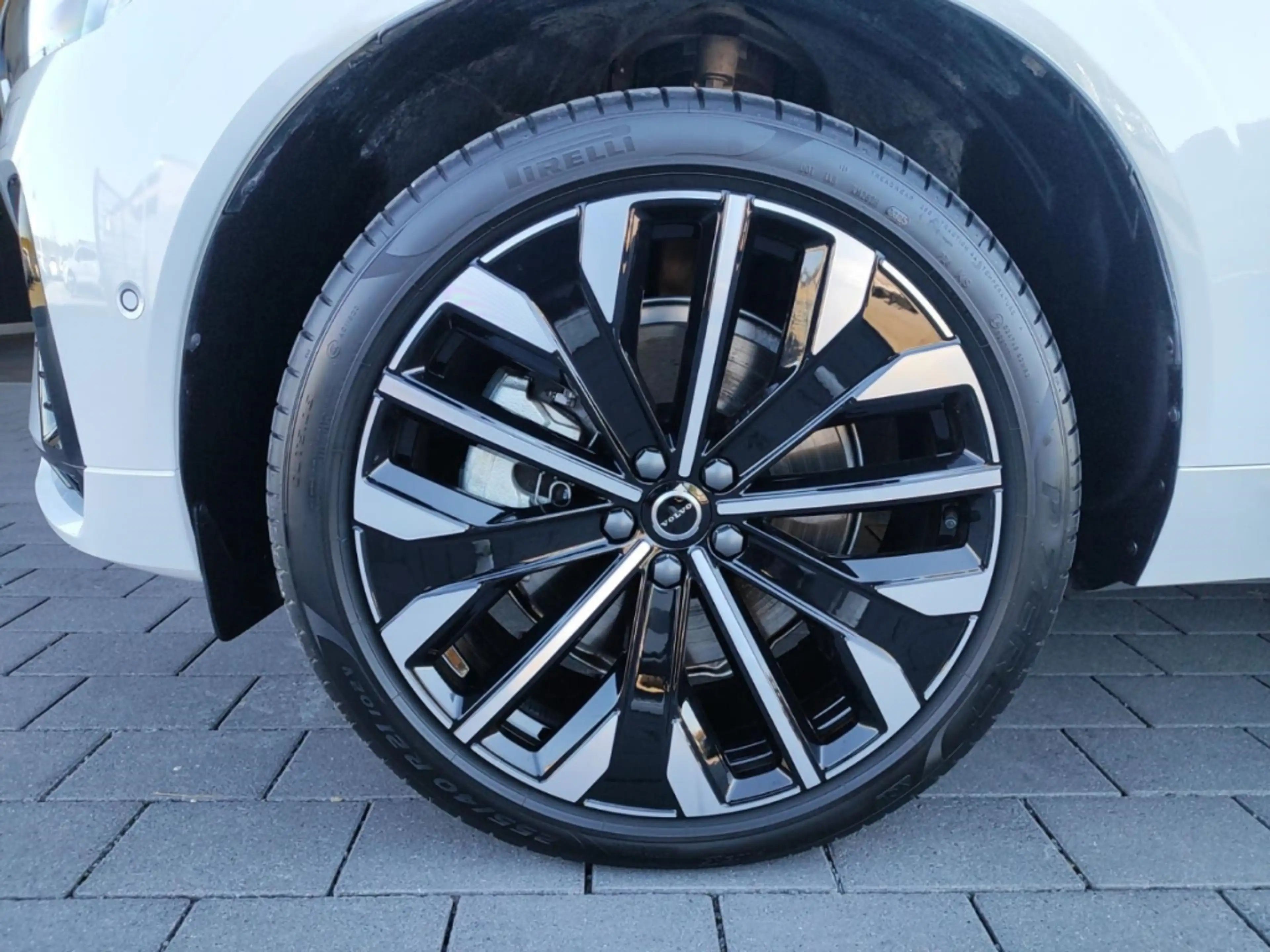 Volvo XC60 T6 Plus Dark Plug-In Hybrid AWD HUD AD StandHZG AH — photo 11